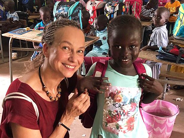 Natalie Moosmann wird demnächst wieder nach MBalling reisen und weitere Kinder in das Förderprogramm aufnehmen. Natalie Moosmann wird demnächst wieder nach MBalling reisen und weitere Kinder in das Förderprogramm aufnehmen.