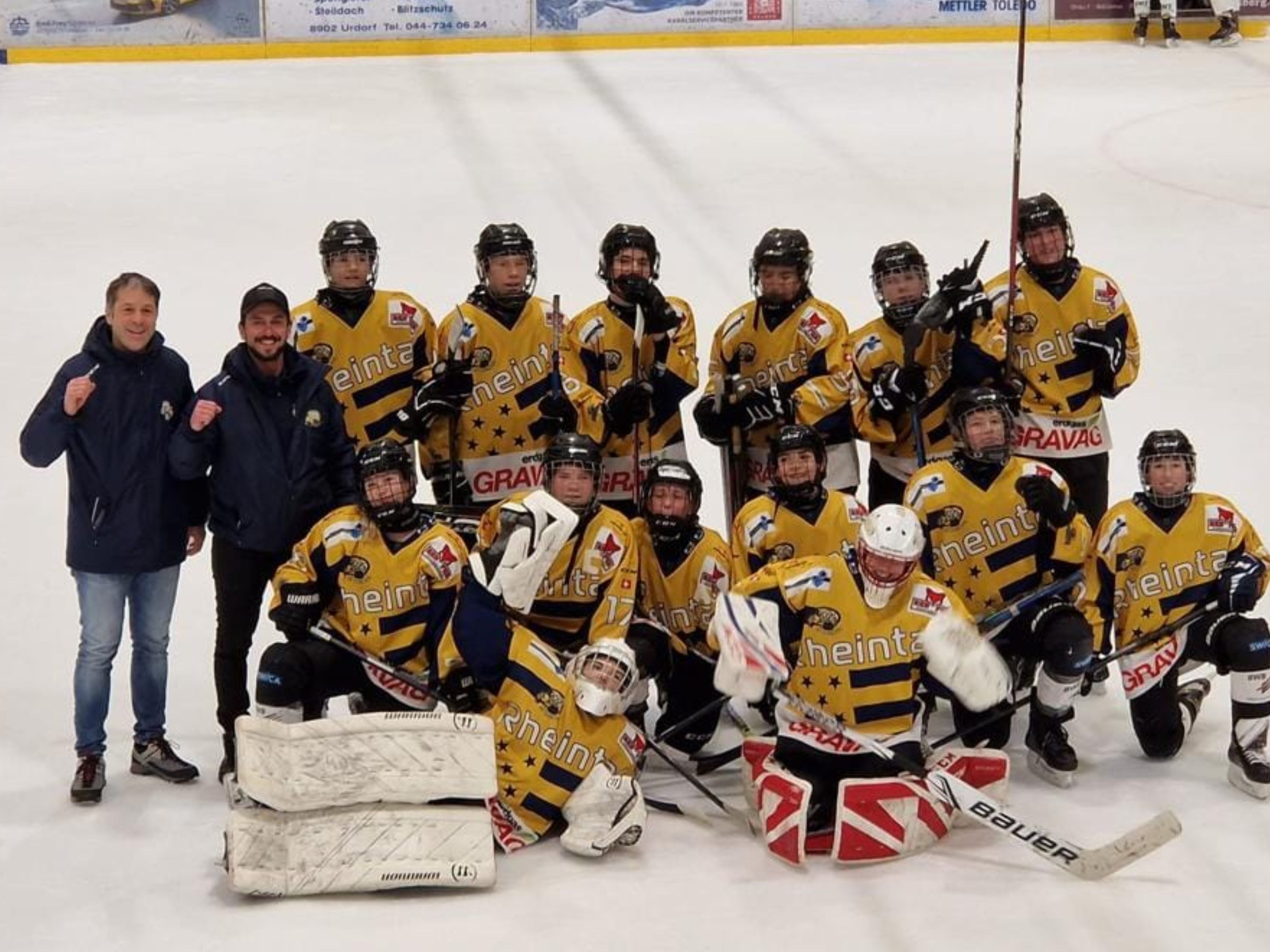 Das U15-Too-Team der Rheintal Bulldogs feierte zum Abschluss der Schweizer Meisterschaft einen vollen Erfolg in Urdorf Das U15-Too-Team der Rheintal Bulldogs feierte zum Abschluss der Schweizer Meisterschaft einen vollen Erfolg in Urdorf