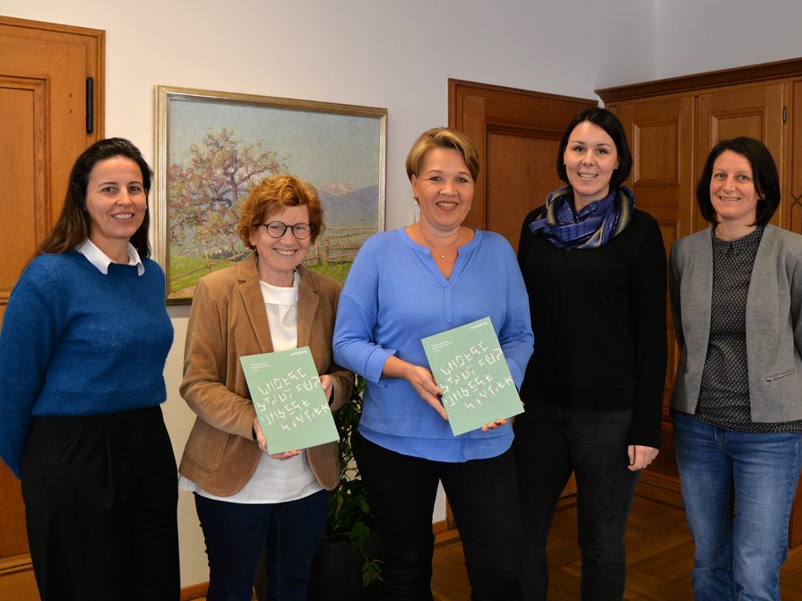 Das Leitbild für das Projekt "Dornbirn lässt kein Kind zurück" wurde präsentiert. Das Leitbild für das Projekt "Dornbirn lässt kein Kind zurück" wurde präsentiert.