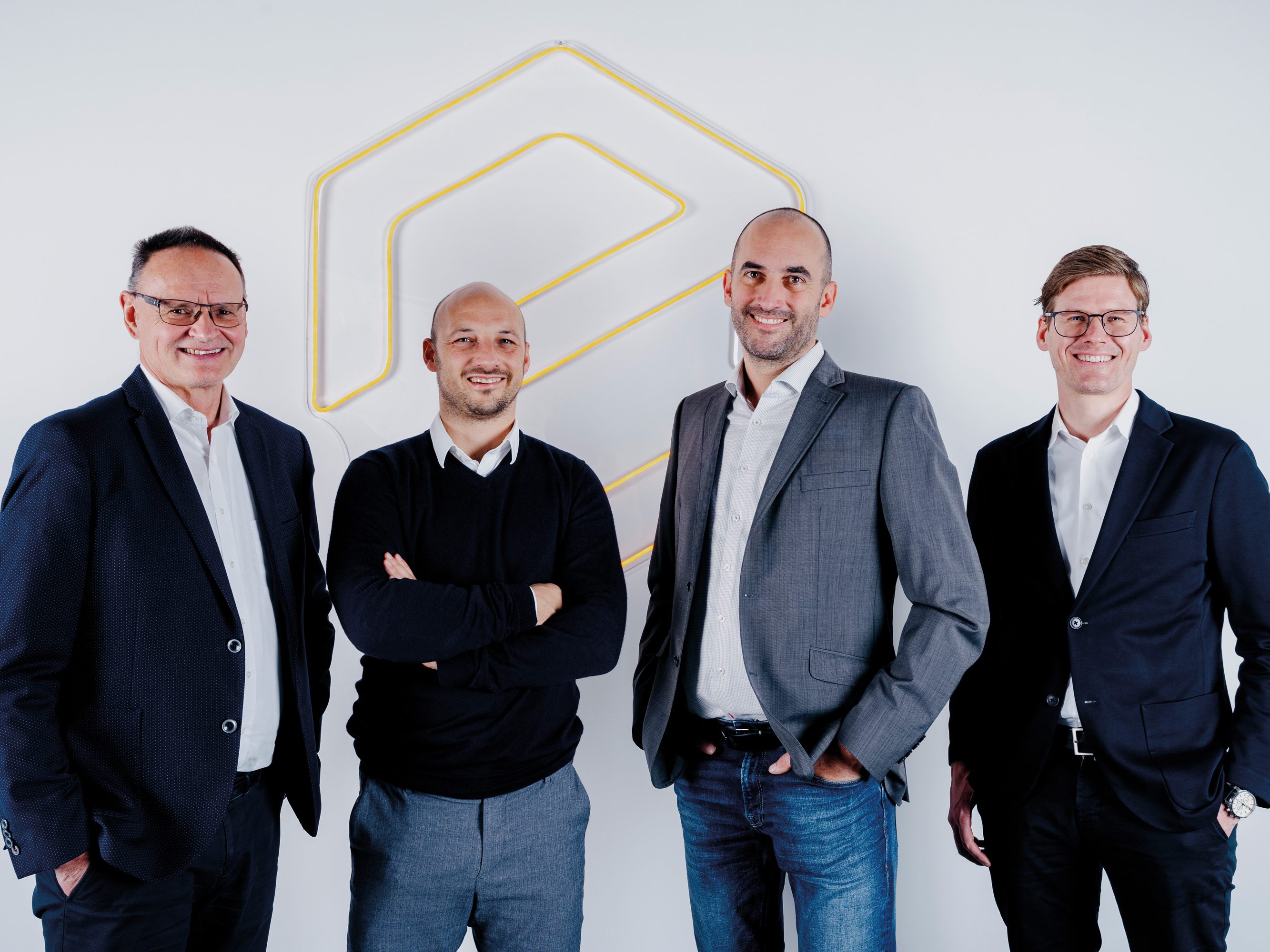Das Management-Team von e.battery systems (v. l. n r.): Günter Hagspiel (CFO), Christopher Schöpf (CEO und Gründer), Christoph Pürmair (Geschäftsleitung) und Patrick Obwegeser (Leitung Qualitätsmanagement). Das Management-Team von e.battery systems (v. l. n r.): Günter Hagspiel (CFO), Christopher Schöpf (CEO und Gründer), Christoph Pürmair (Geschäftsleitung) und Patrick Obwegeser (Leitung Qualitätsmanagement).
