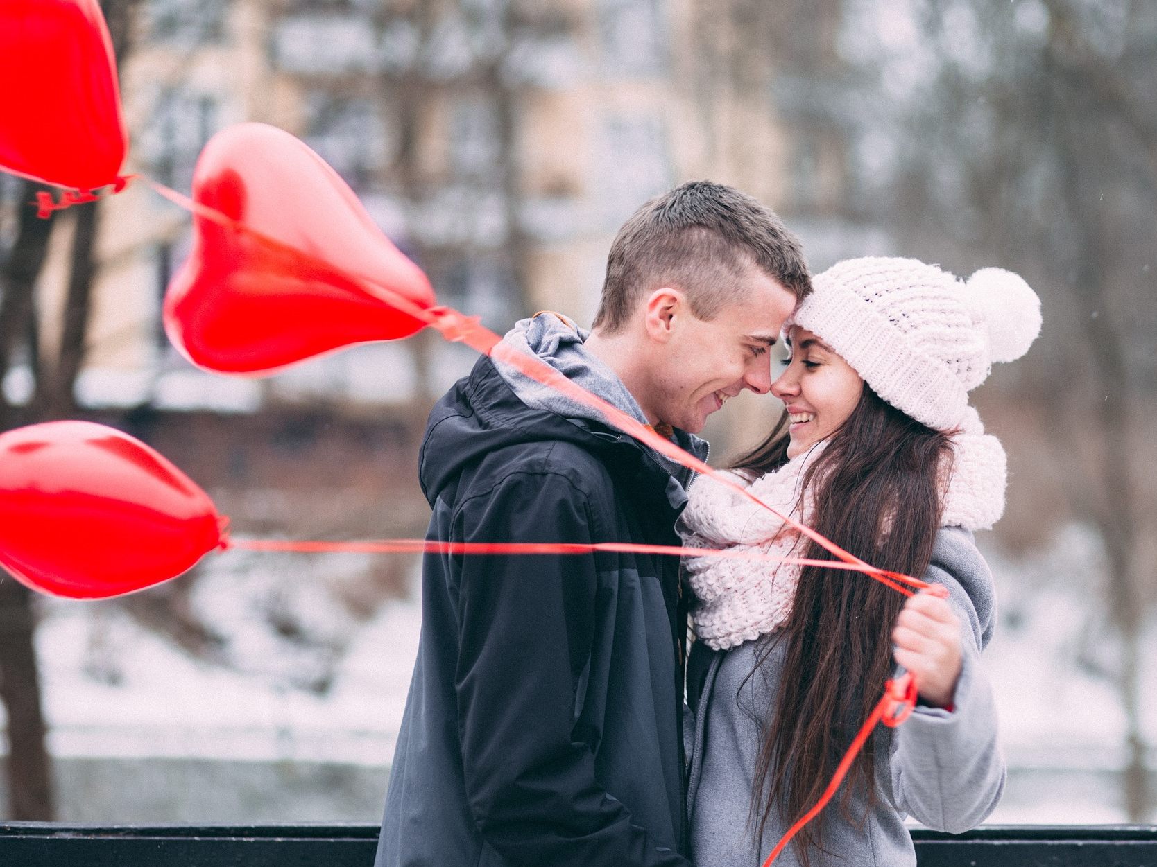 Im Schnitt geben die Österreicher 73 Euro für Valentinstags-Geschenke aus.