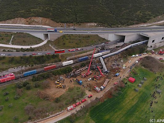 Opferzahl des griechischen Zugsunglücks steigt