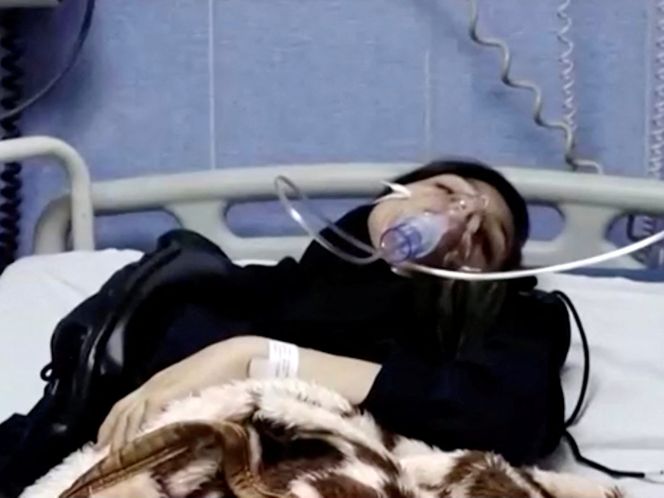 Eine Schülerin wird aufgrund von Vergiftungssymptomen im Krankenhaus behandelt. Eine Schülerin wird aufgrund von Vergiftungssymptomen im Krankenhaus behandelt.