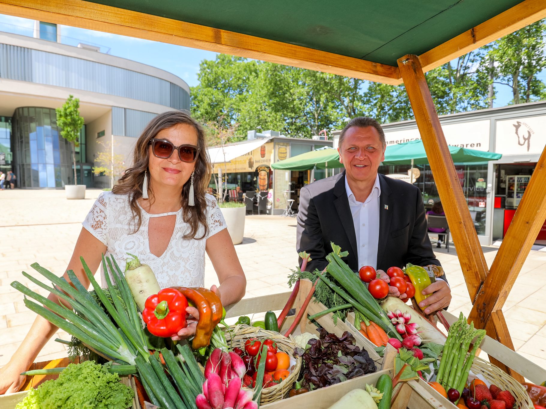 Der Simmeringer Lorymarkt ist ab 10. März wieder geöffnet. Der Simmeringer Lorymarkt ist ab 10. März wieder geöffnet.