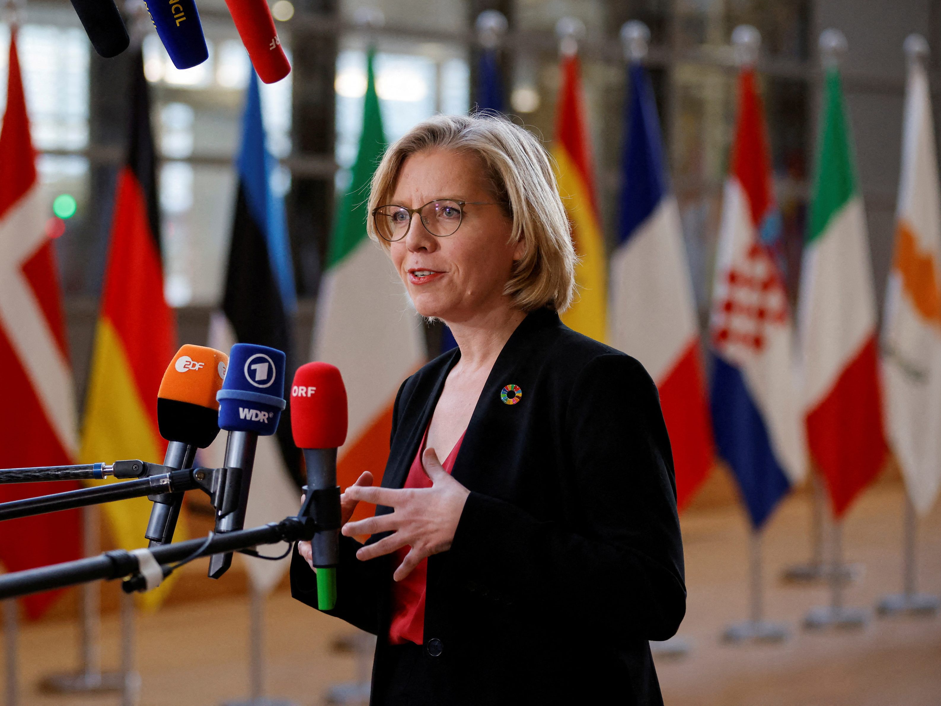 Umweltministerin Leonore Gewessler (Grüne) fordert strenge Zulassungsverfahren für Gentechnik. Umweltministerin Leonore Gewessler (Grüne) fordert strenge Zulassungsverfahren für Gentechnik.