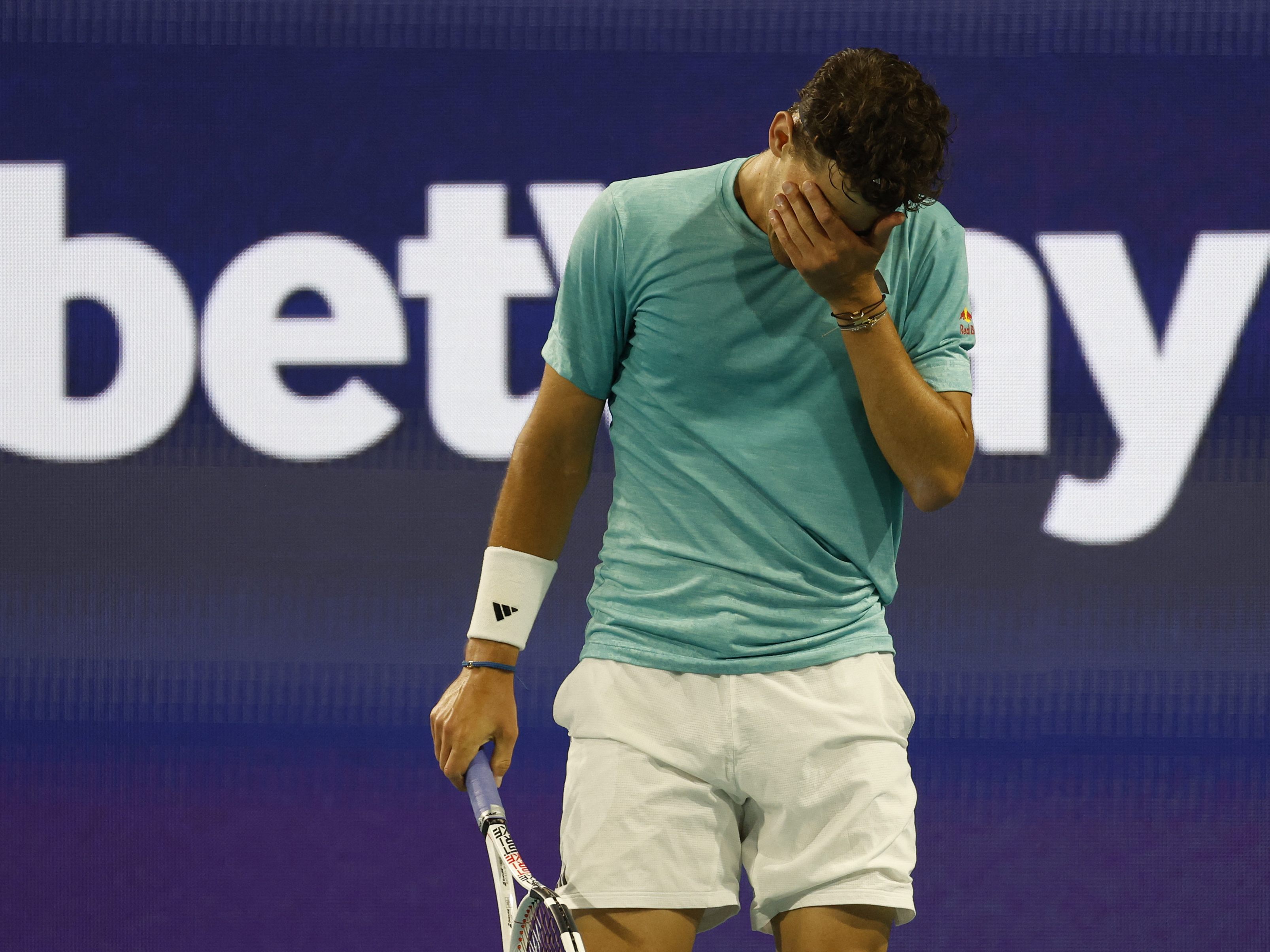 Dominic Thiem ist auch in Miami gleich ausgeschieden. Dominic Thiem ist auch in Miami gleich ausgeschieden.