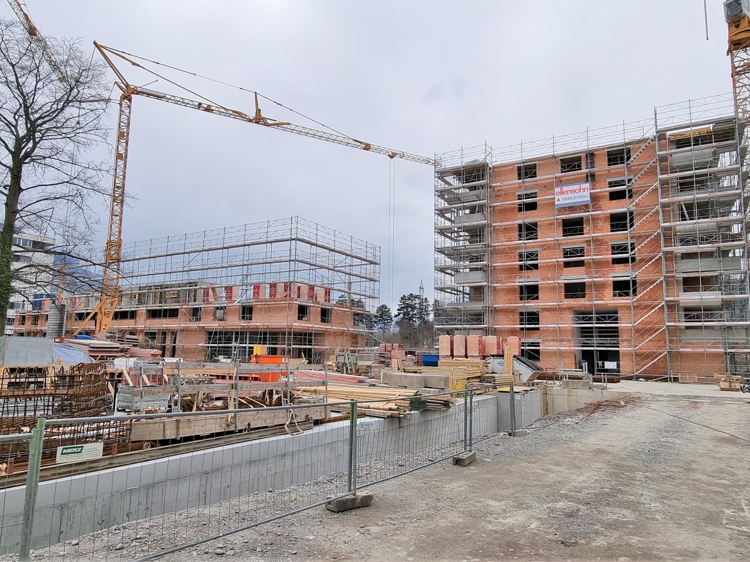 Im Quartier Illufer werden bis Herbst 2024 drei Wohnhäuser mit insgesamt 85 Wohnungen errichtet. Im Quartier Illufer werden bis Herbst 2024 drei Wohnhäuser mit insgesamt 85 Wohnungen errichtet.