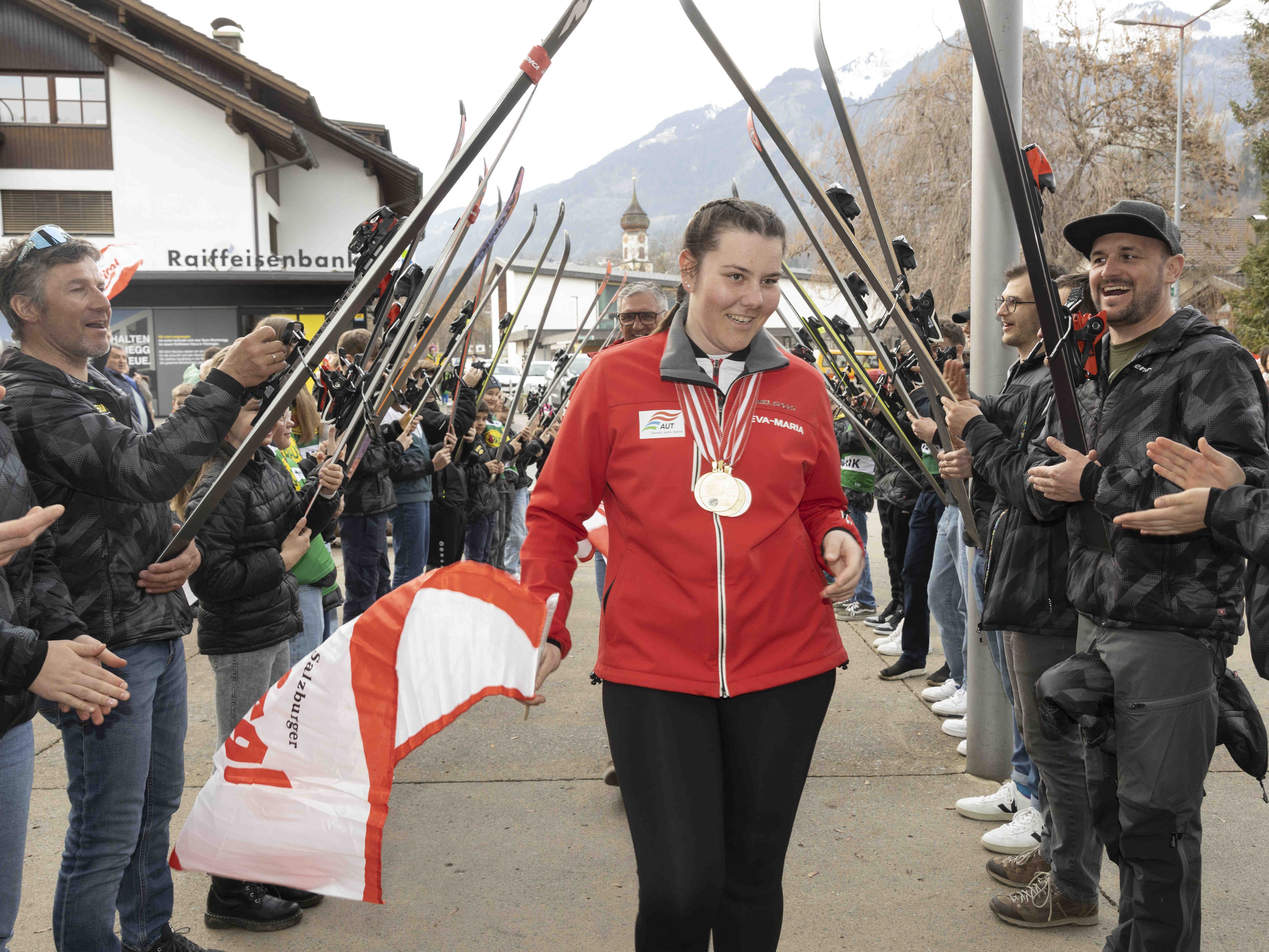 Viele aus der Gemeinde hatten sich versammelt, um Dünser zu feiern.
