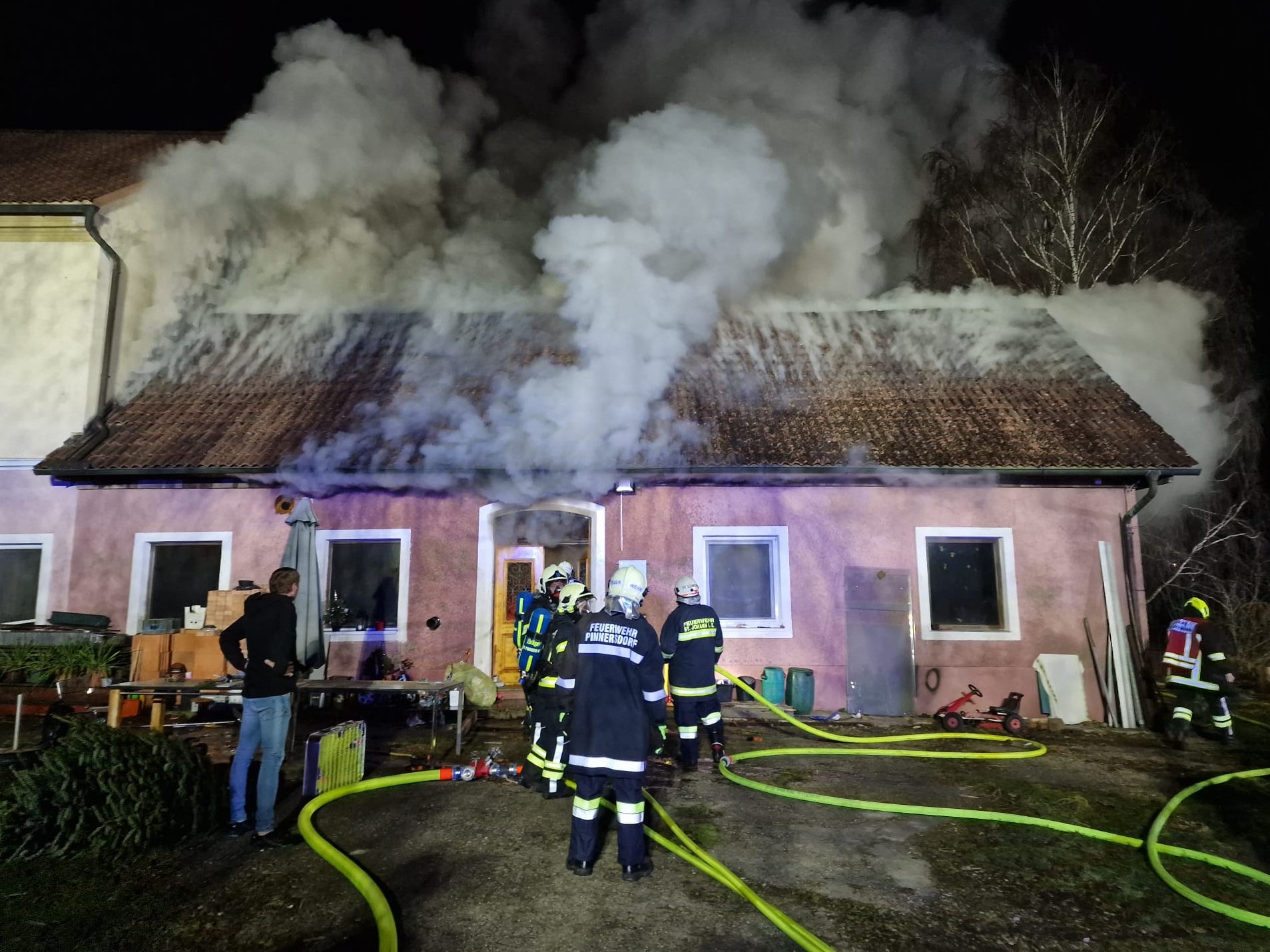 Im Bezirk Amstetten kam es zu einem schweren Wohnhausbrand. Im Bezirk Amstetten kam es zu einem schweren Wohnhausbrand.