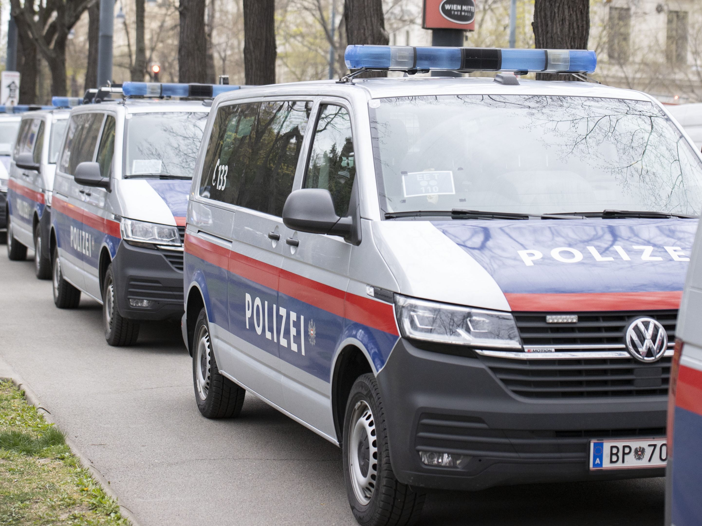 Die Polizei hat ein Platzverbot in Wien verhängt.