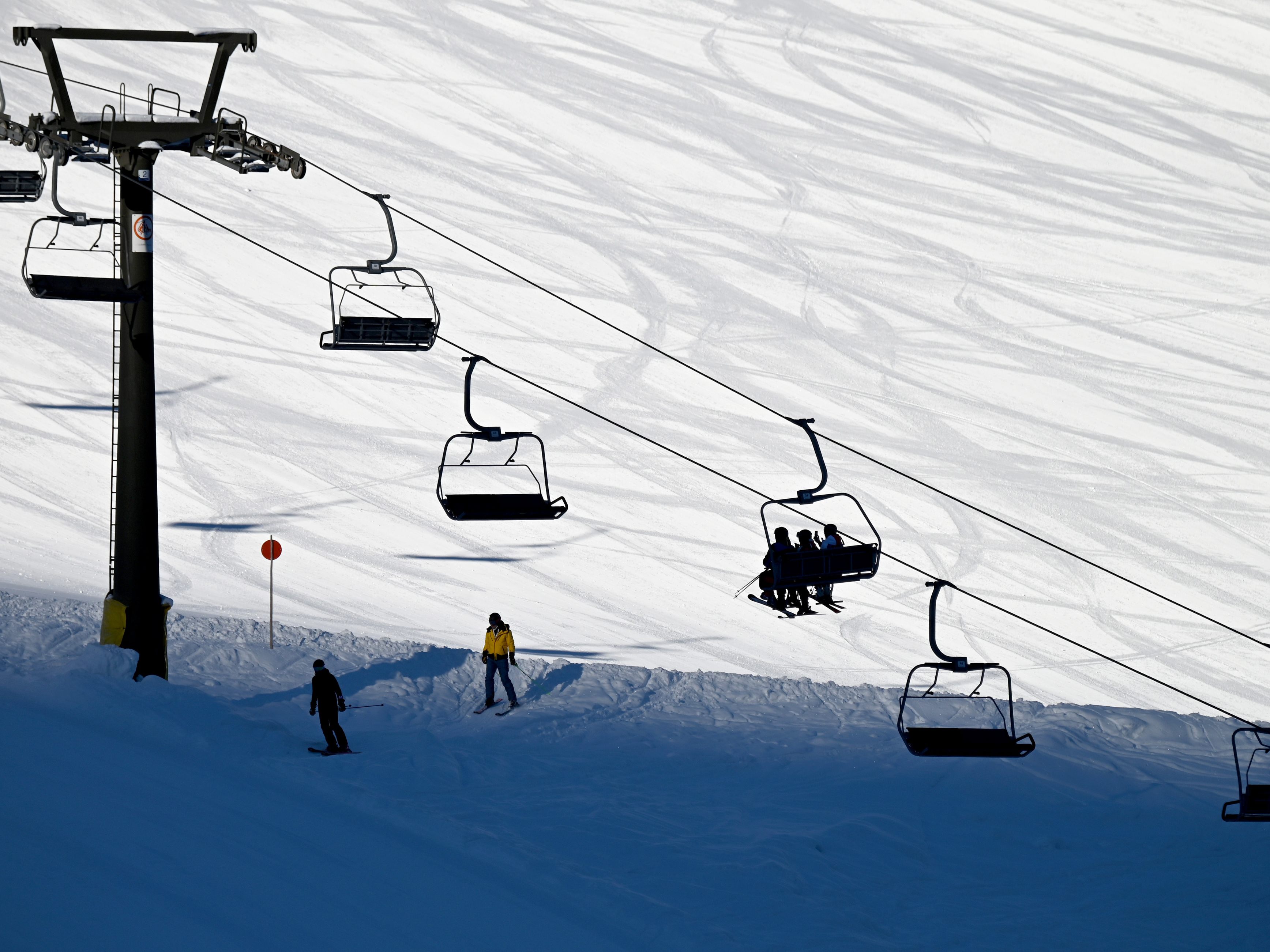 Im Pinzgau ist ein seit vier Wochen vermisster Skifahrer tot aufgefunden worden. Im Pinzgau ist ein seit vier Wochen vermisster Skifahrer tot aufgefunden worden.