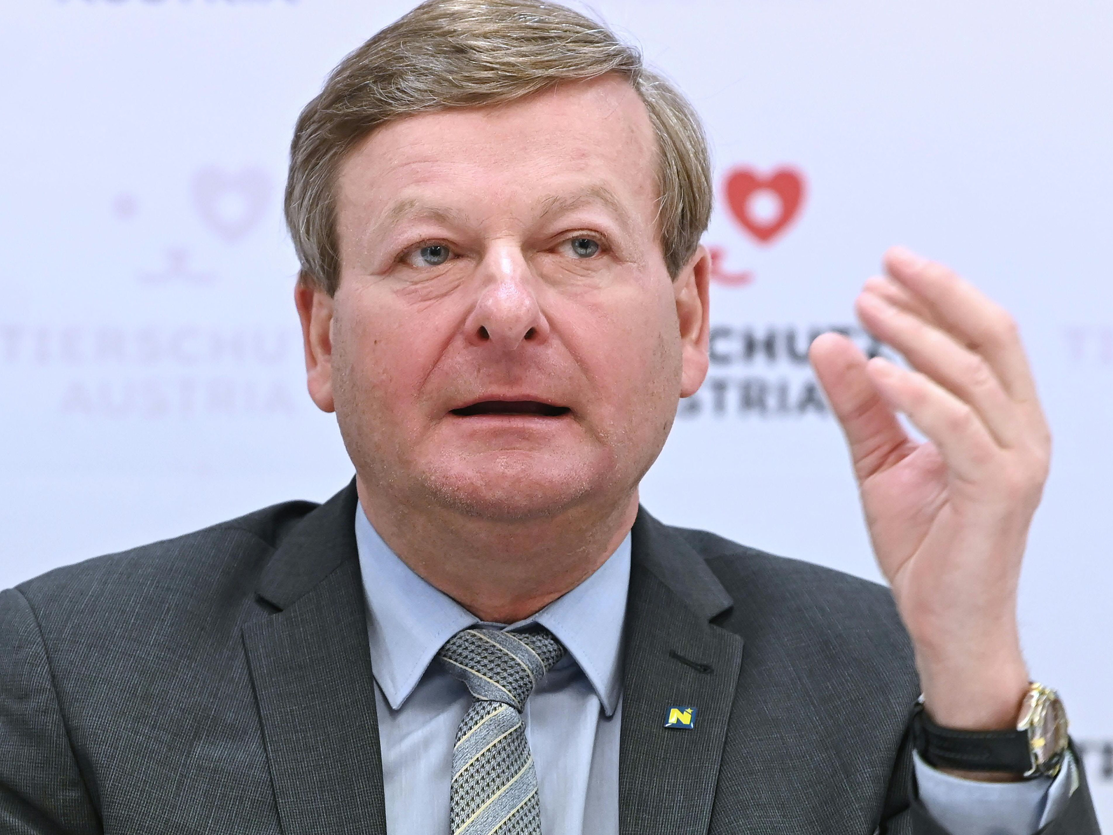 Asyllandesrat Gottfried Waldhäusl ortet eine "Asyllüge".