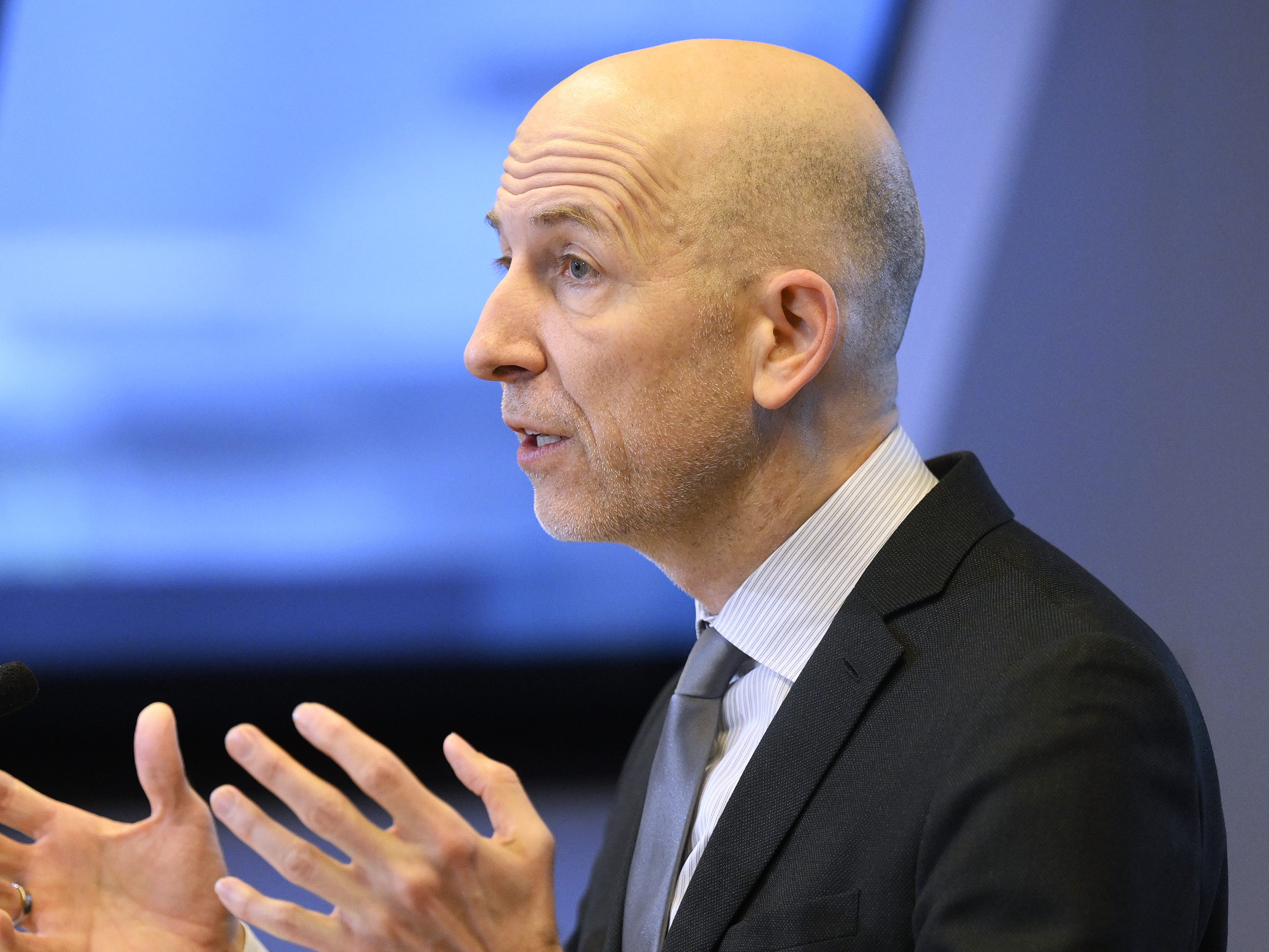 Wirtschaftsminister Martin Kocher hat die Zahlen der Corona-Kurzarbeit präsentiert. Wirtschaftsminister Martin Kocher hat die Zahlen der Corona-Kurzarbeit präsentiert.
