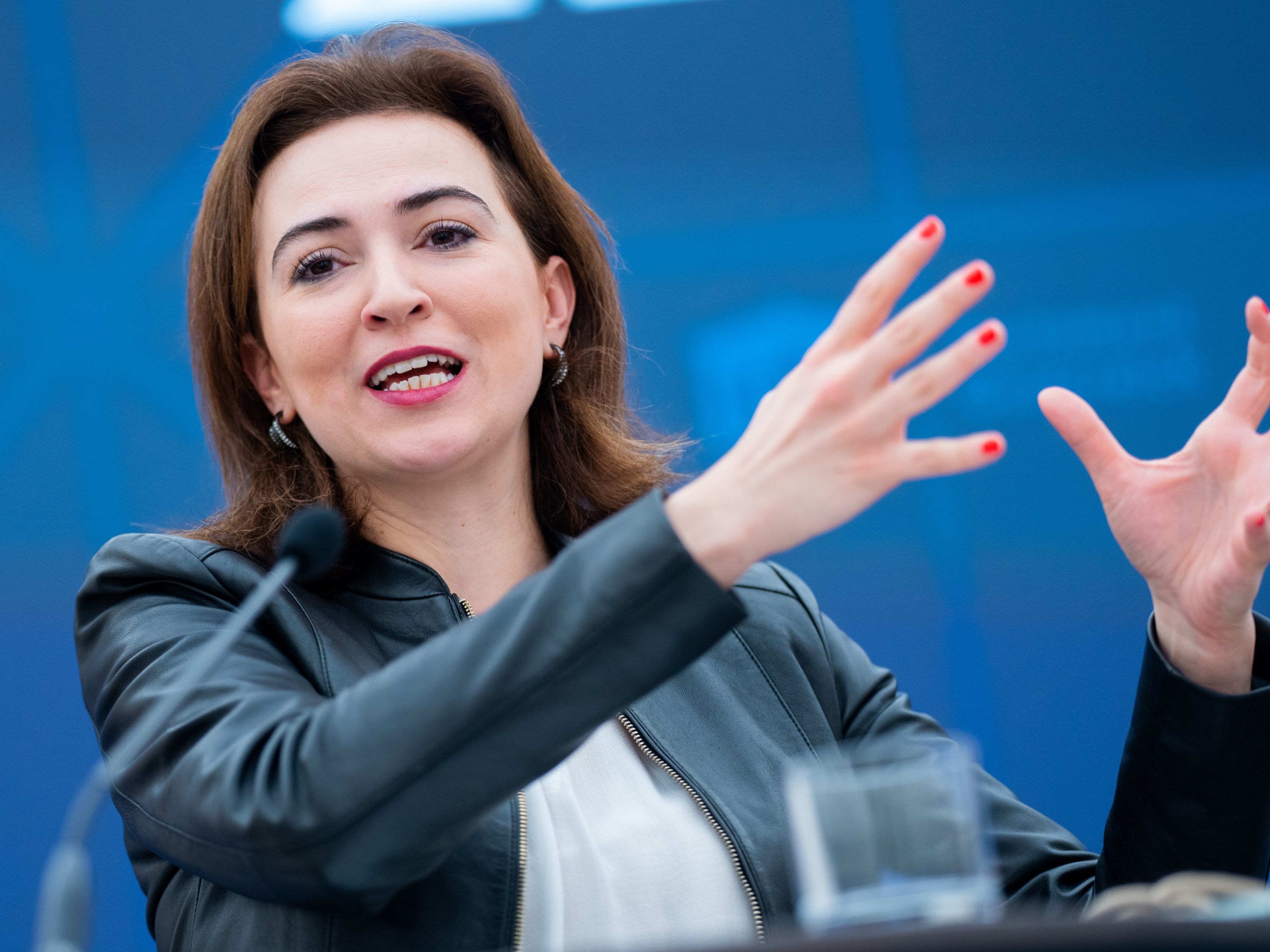 Alma Zadic ist offen bezüglich einer Änderungen der Nebentätigkeiten von Verfassungsrichtern.