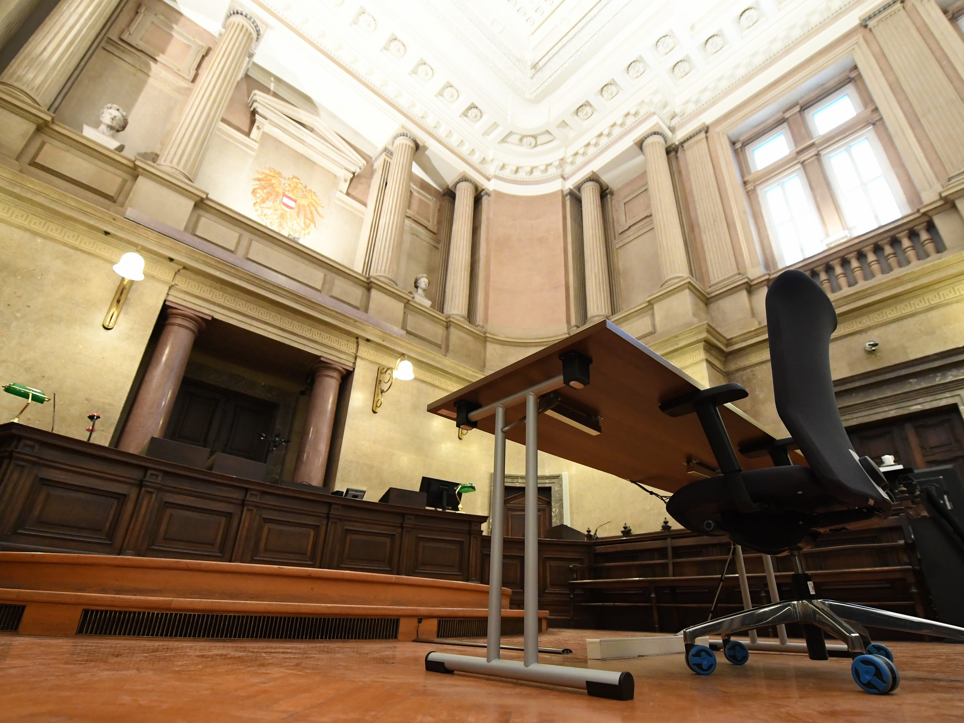 Am Landesgericht Wien wurde ein Sachverständiger zu zwei Jahren Haft verurteilt. Am Landesgericht Wien wurde ein Sachverständiger zu zwei Jahren Haft verurteilt.