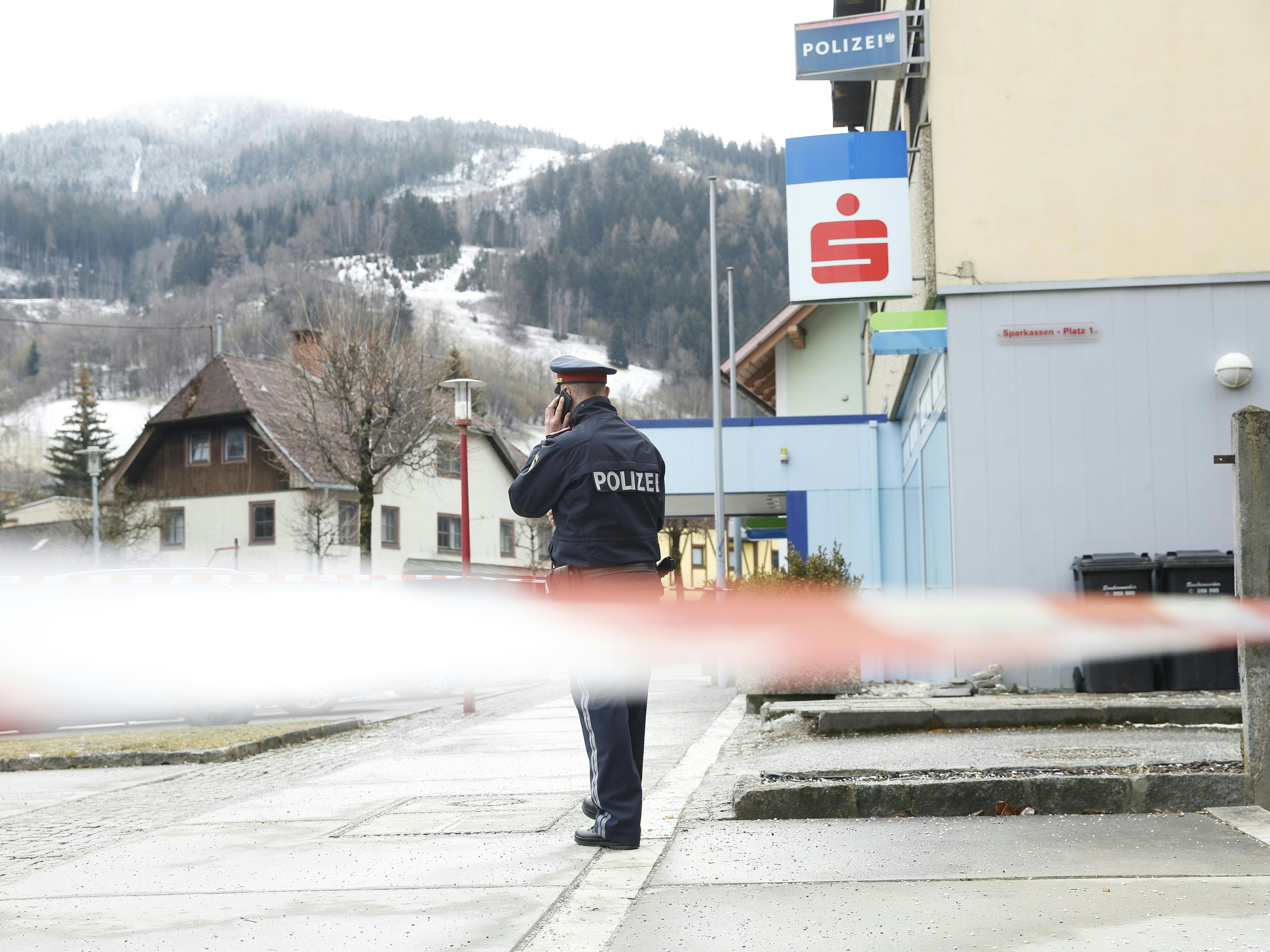 Ein steirischer Polizist ist am Montag von einem Kollegen tödlich verwundet worden.
