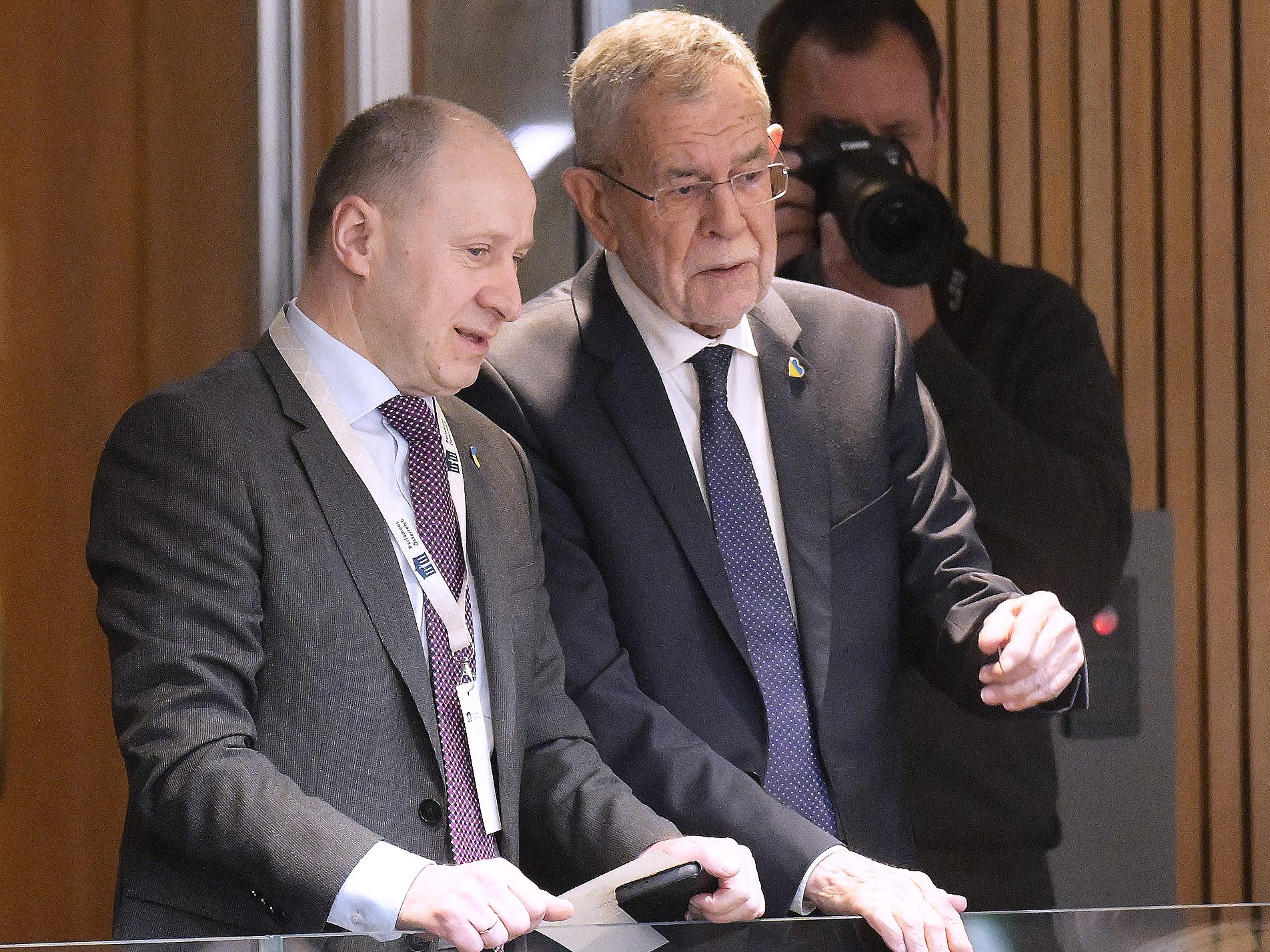 Der ukrainische Botschafter Wassyl Chymynez und Bundespräsident Alexander Van der Bellen. Der ukrainische Botschafter Wassyl Chymynez und Bundespräsident Alexander Van der Bellen.