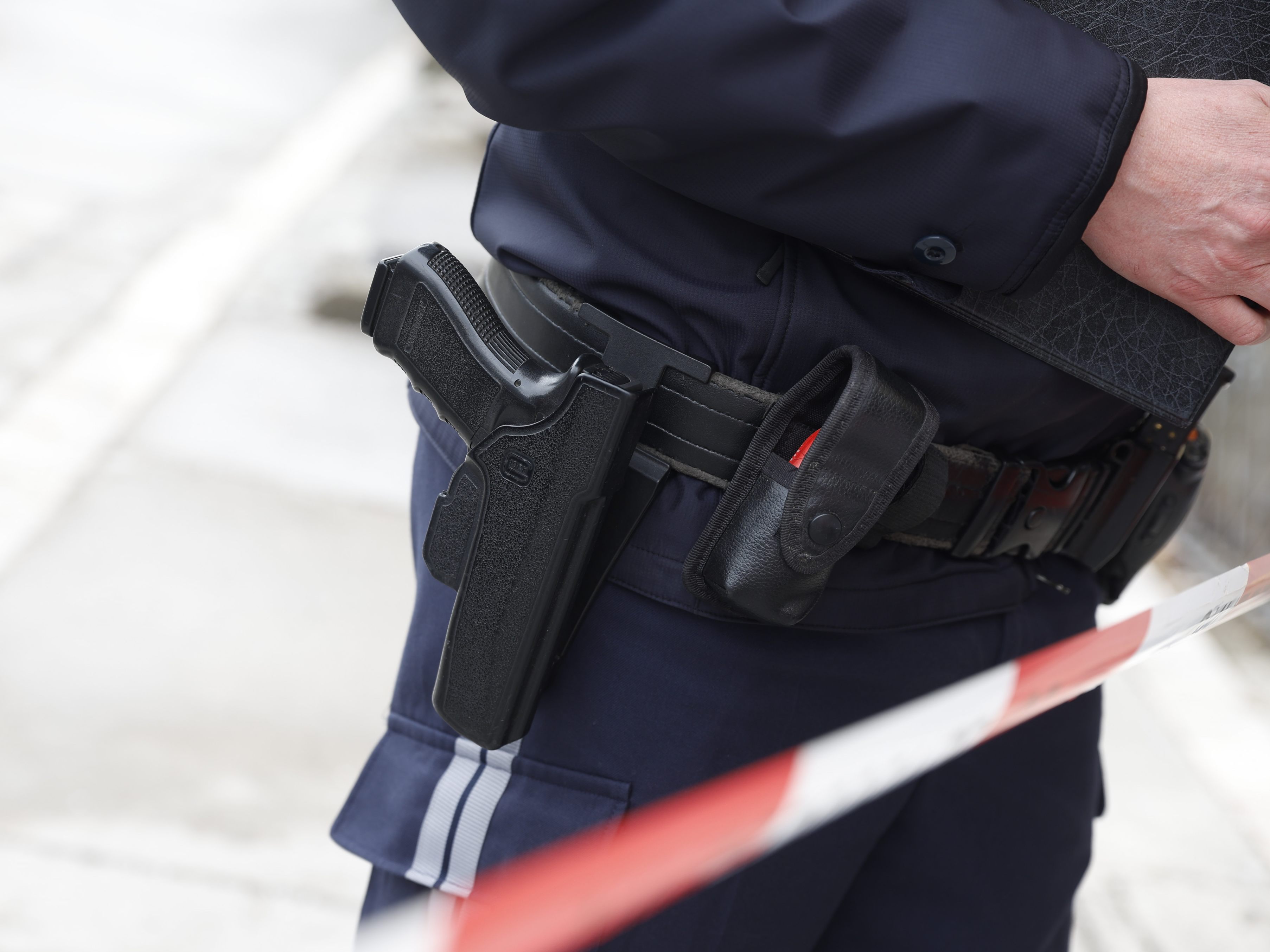 Die Polizei in Kärnten ermittelt weiter nach den Bombendrohungen der letzten Wochen. Die Polizei in Kärnten ermittelt weiter nach den Bombendrohungen der letzten Wochen.