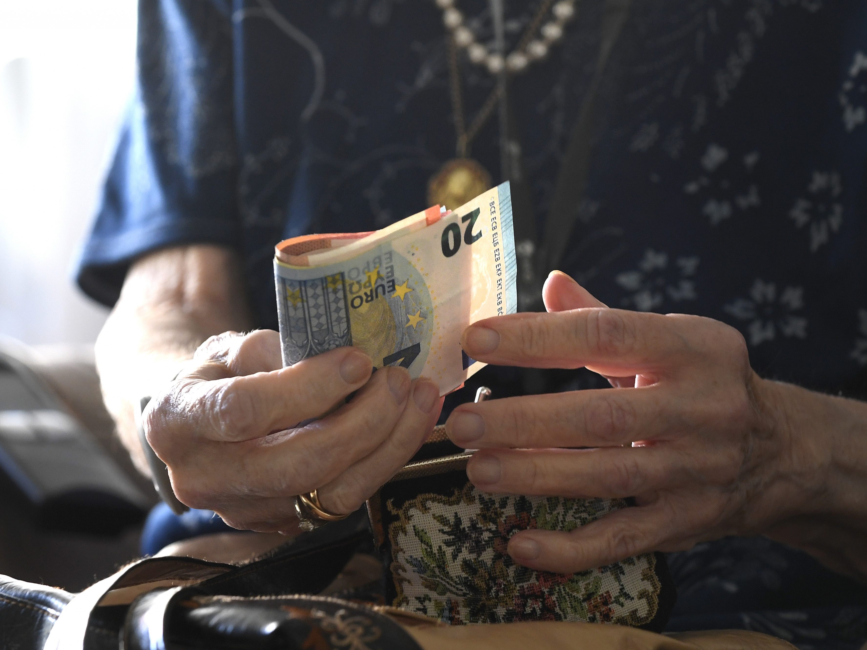 Der Seniorenrat fordert die Vorziehung der Pensionsanpassung 2024. Der Seniorenrat fordert die Vorziehung der Pensionsanpassung 2024.