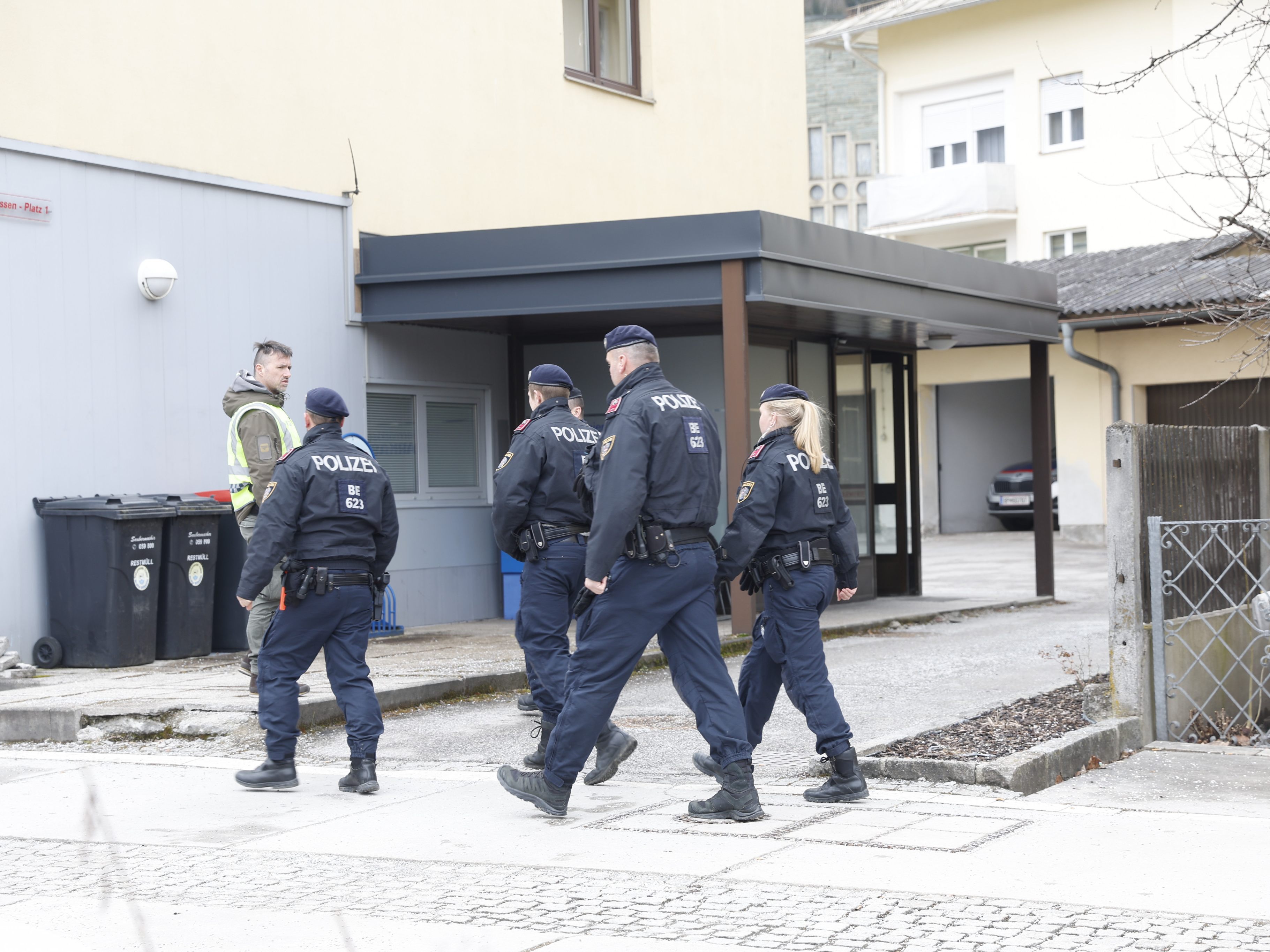 Eine Aussprache um eine Dienstpflichtverletzung dürfte wohl das Motiv für die Bluttat gewesen sein. Eine Aussprache um eine Dienstpflichtverletzung dürfte wohl das Motiv für die Bluttat gewesen sein.