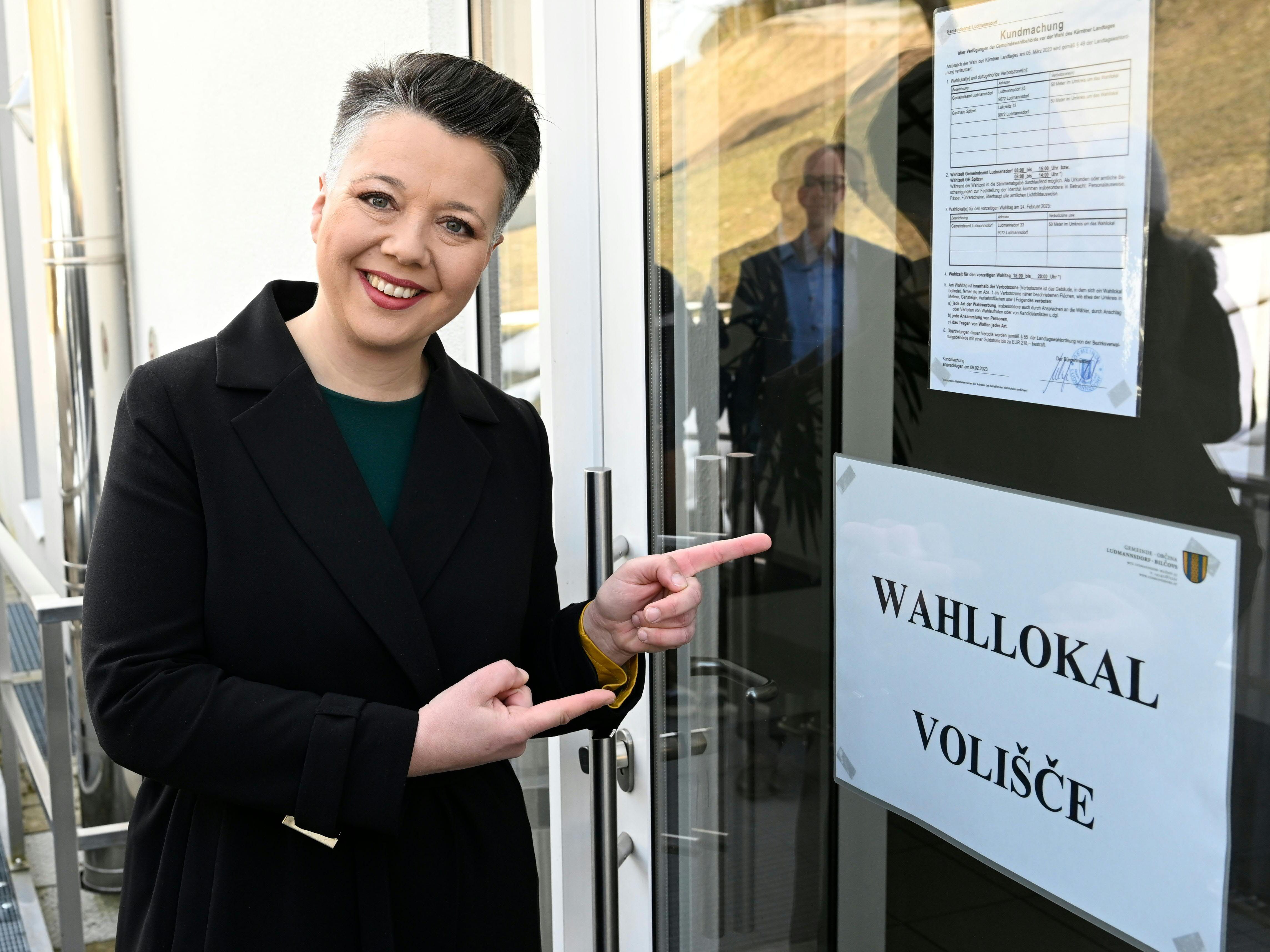 Grünen-Spitzenkandidatin Olga Voglauer bei der Stimmabgabe. Grünen-Spitzenkandidatin Olga Voglauer bei der Stimmabgabe.