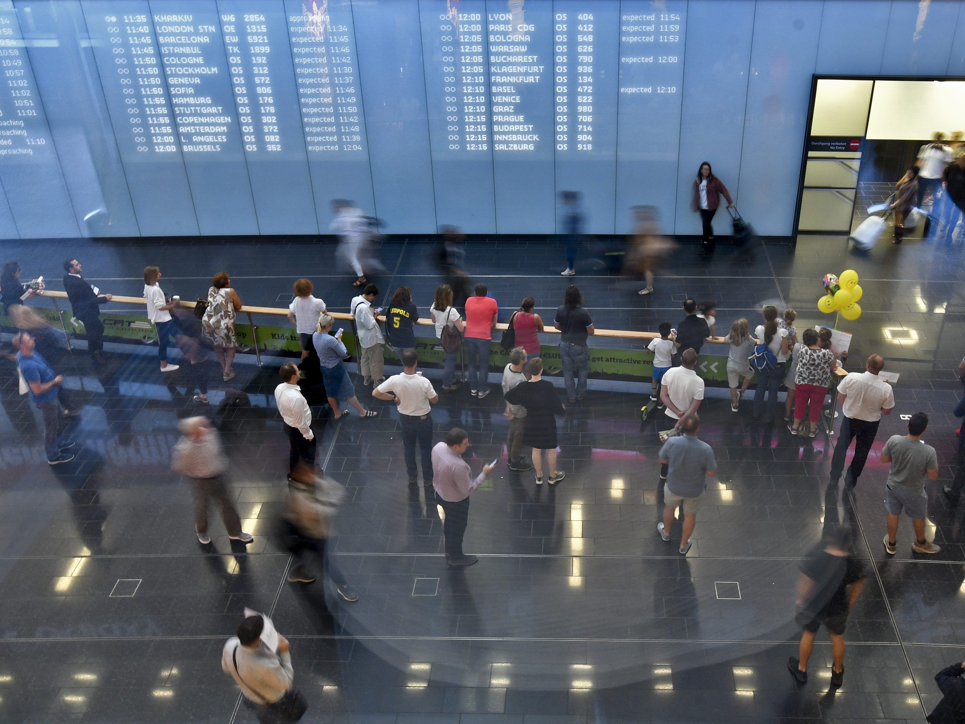 28 Flüge in Wien sind von den Streiks an deutschen Flughäfen betroffen. 28 Flüge in Wien sind von den Streiks an deutschen Flughäfen betroffen.