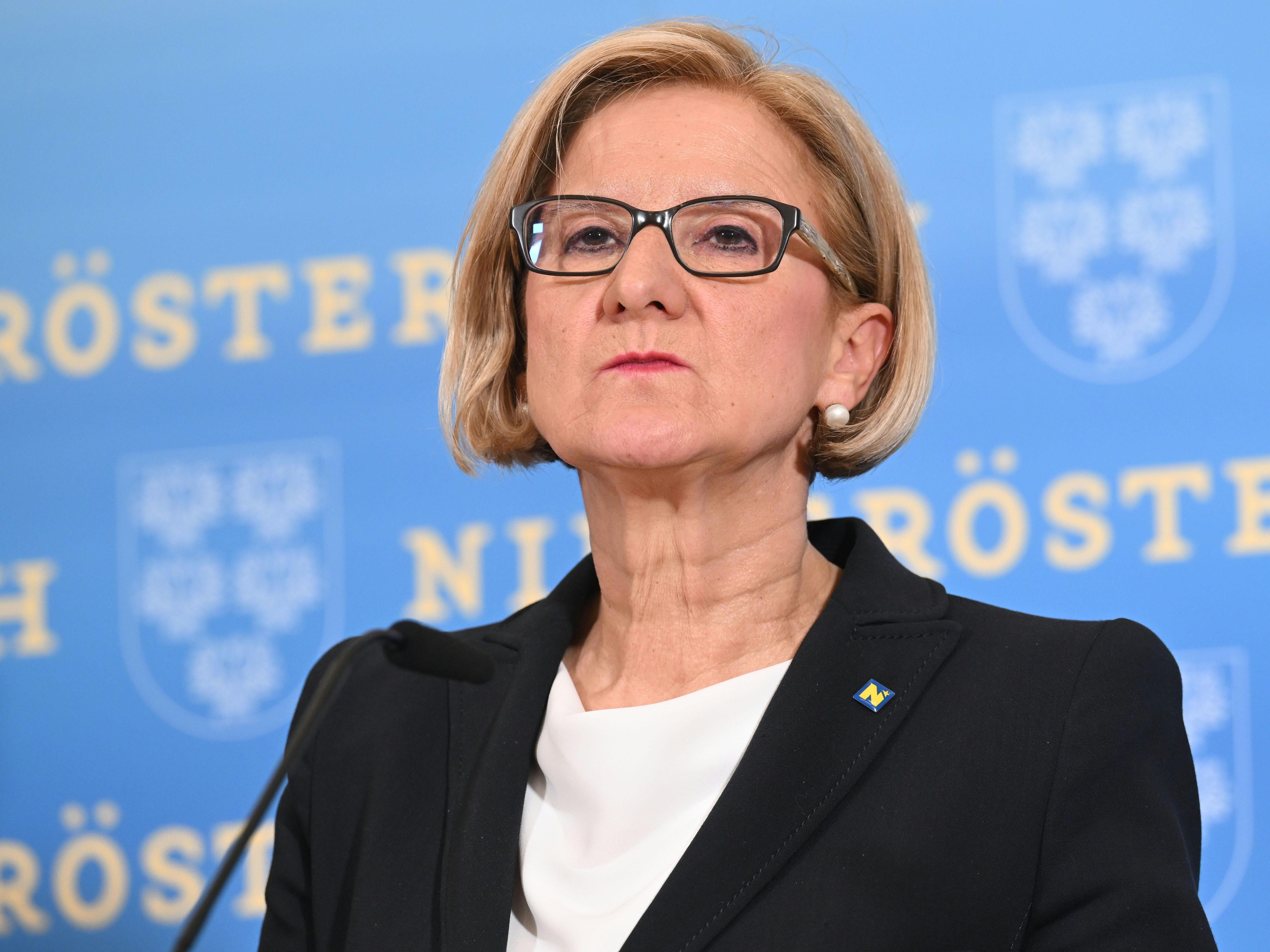 Niederösterreichs Landeshauptfrau Mikl-Leitner meint "über die Entwicklung Niederösterreichs entscheidet die Mehrheit unserer Landsleute und nicht die Lautstärke der Kritik aus Wien".