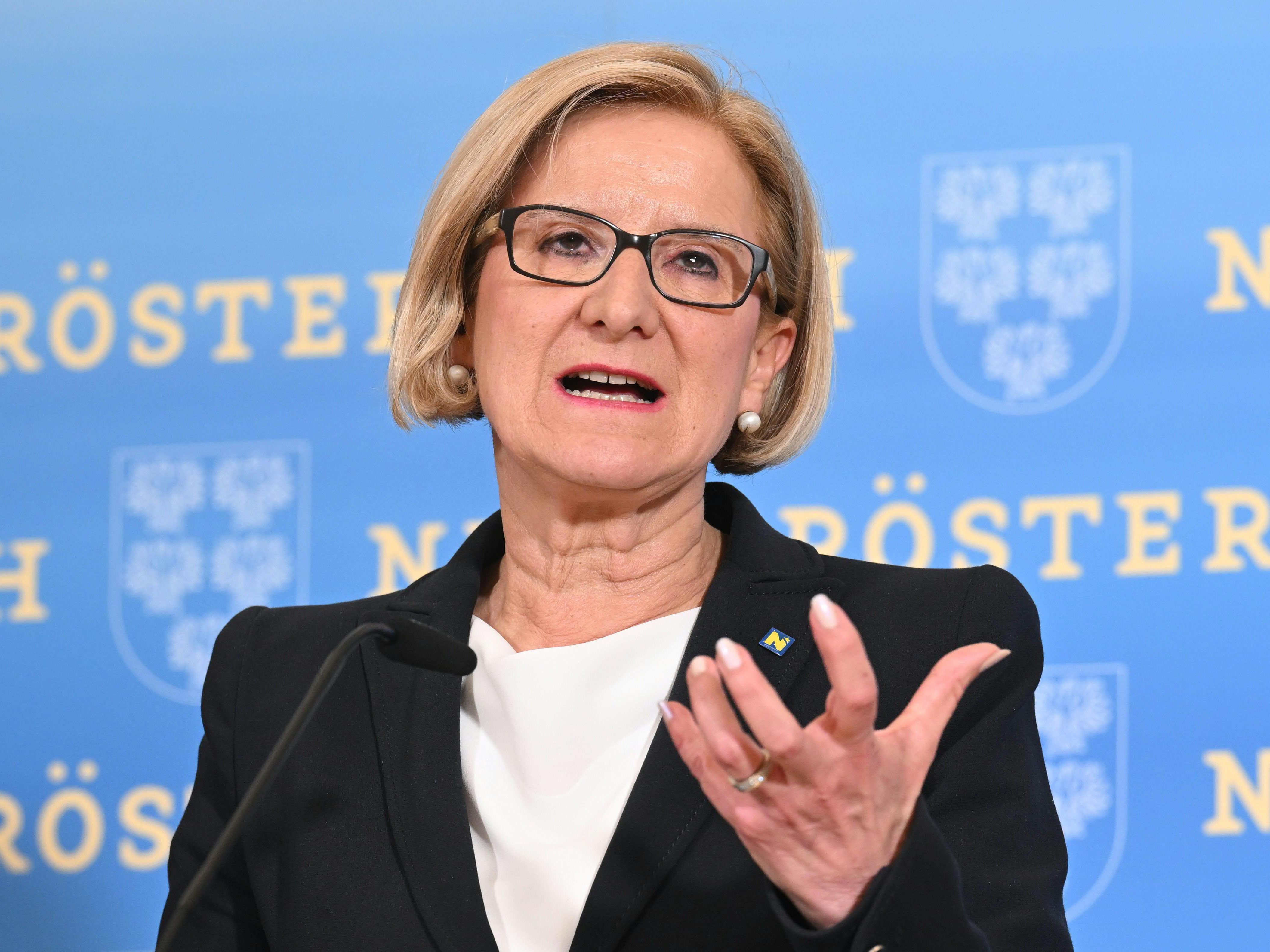 Johanna Mikl-Leitner darf nur mit den Stimmen ihrer ÖVP-Parteikollegen rechnen. Johanna Mikl-Leitner darf nur mit den Stimmen ihrer ÖVP-Parteikollegen rechnen.