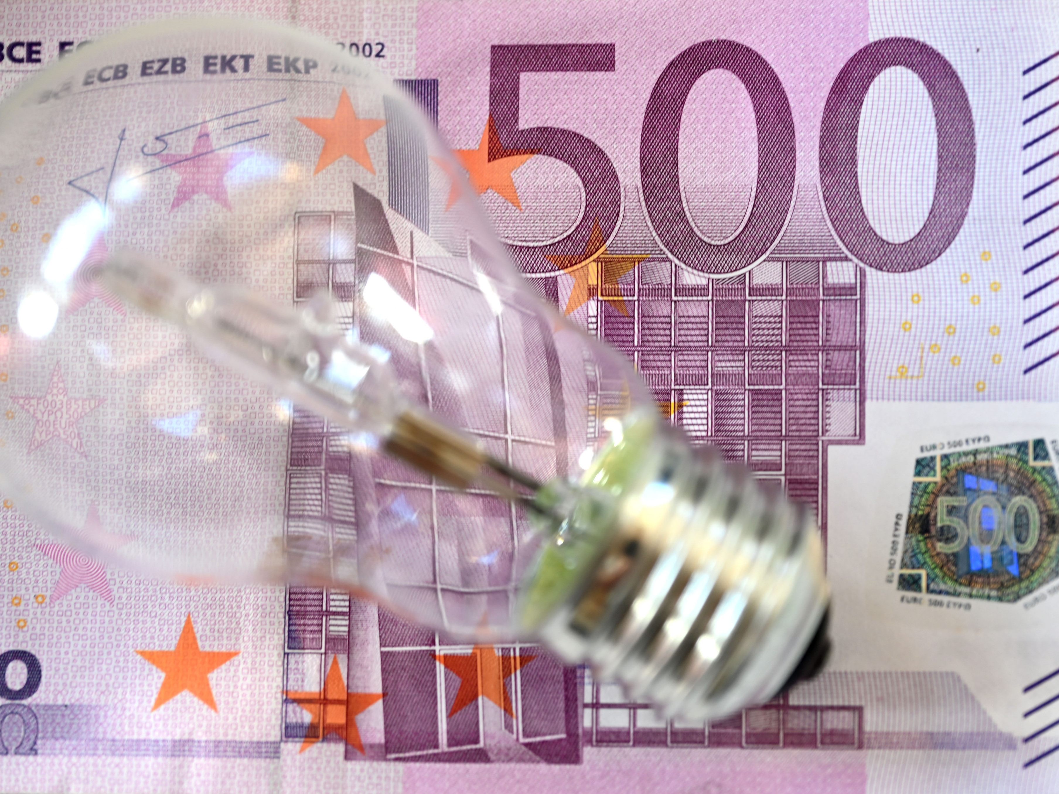 Wohltätige Organisationen werden von der Regierung monetär bei den Energiekosten unterstützt. Wohltätige Organisationen werden von der Regierung monetär bei den Energiekosten unterstützt.