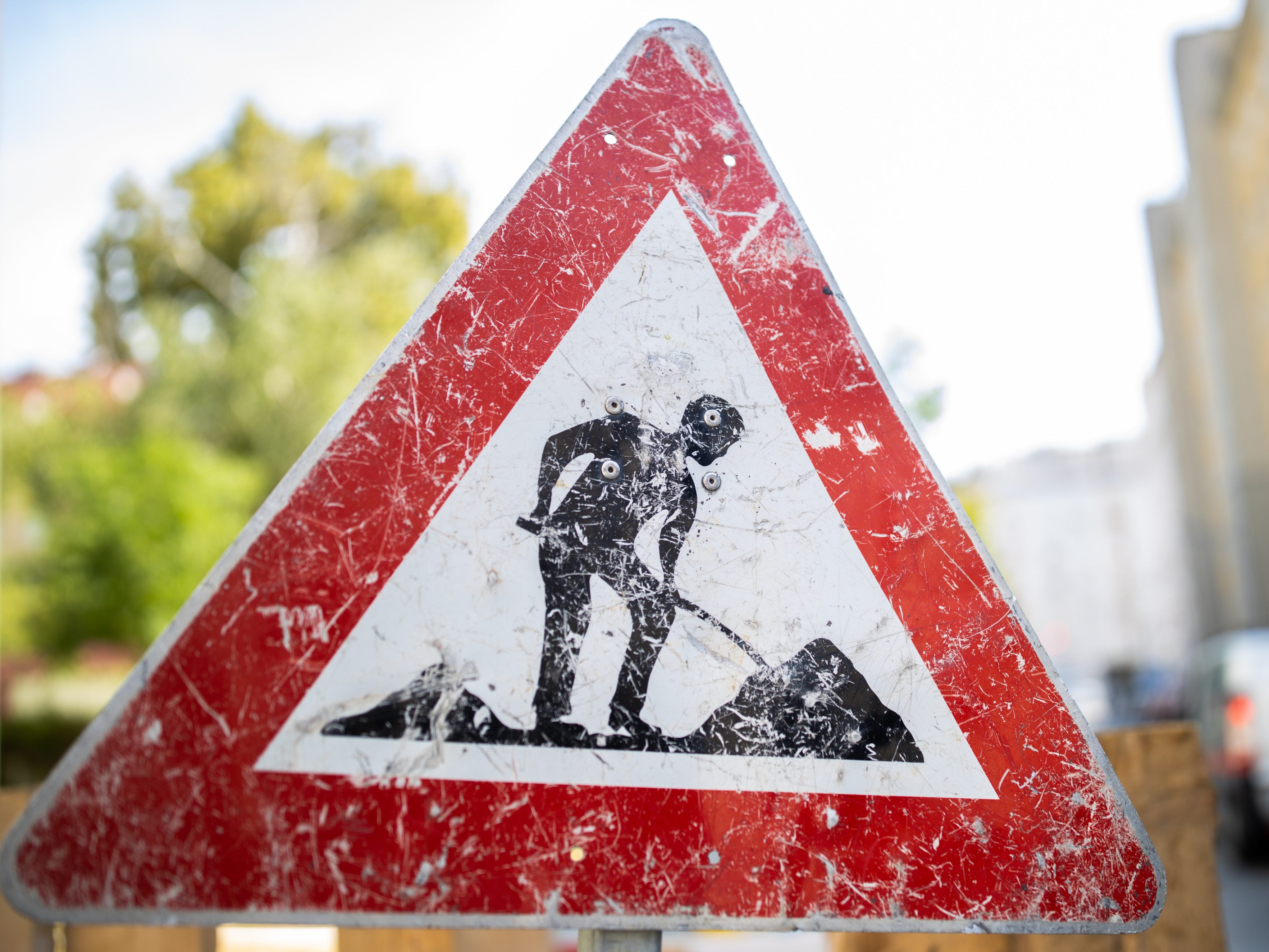 Infos zu den Sanierungsarbeiten in der Tivoligasse. Infos zu den Sanierungsarbeiten in der Tivoligasse.