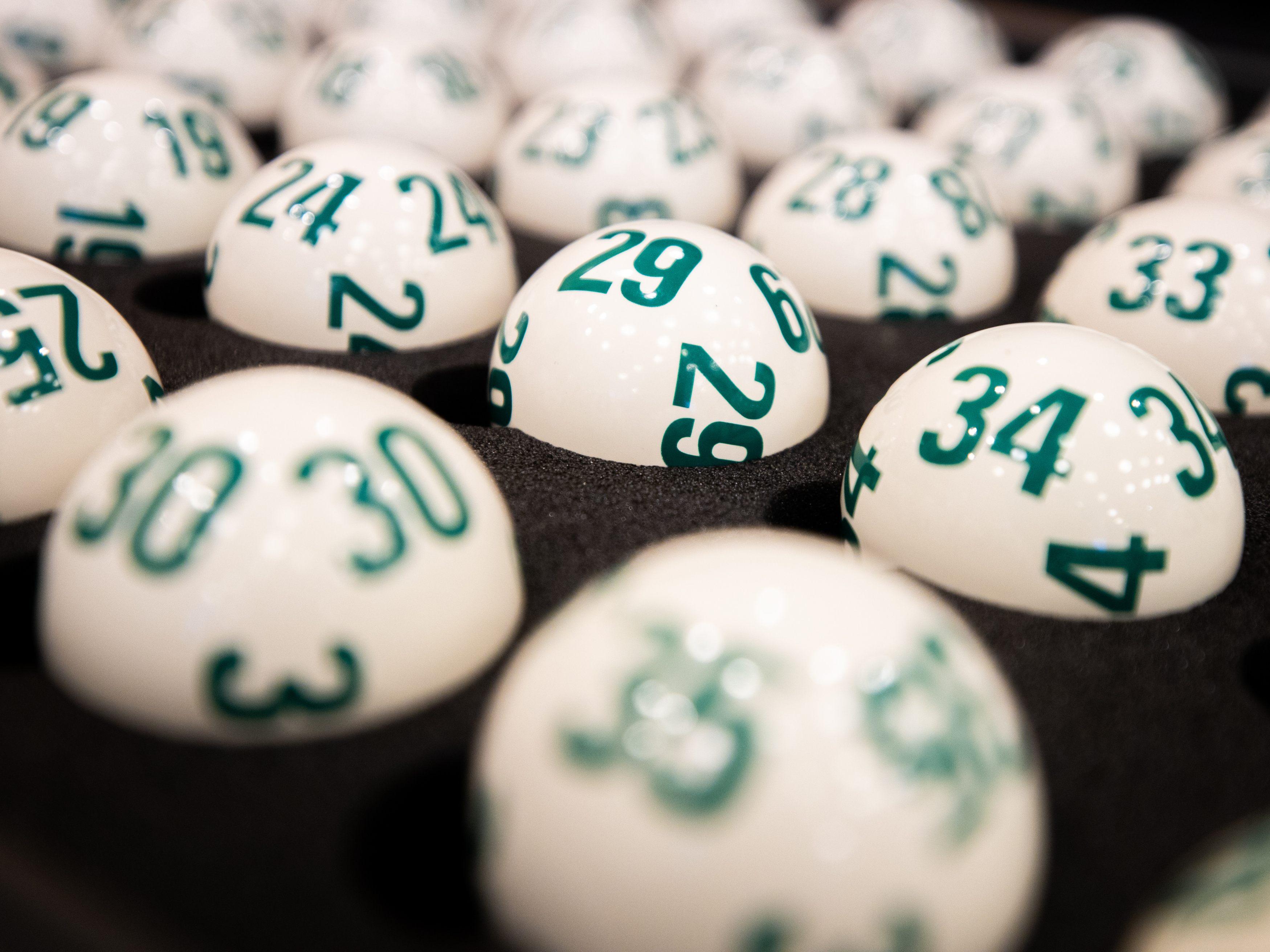 Beim Lotto-Vierfachjackpot am Freitag warten 4,4 Millionen Euro auf einen Gewinner.