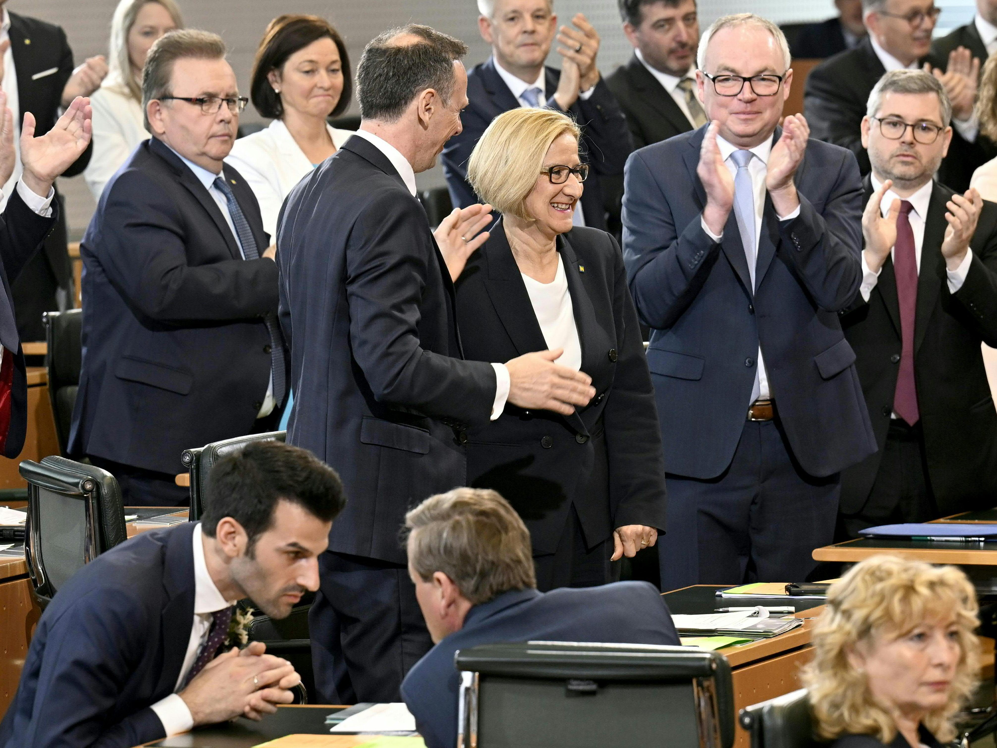 Johanna Mikl-Leitner wurde erneut zur Landeshauptfrau gewählt. Johanna Mikl-Leitner wurde erneut zur Landeshauptfrau gewählt.