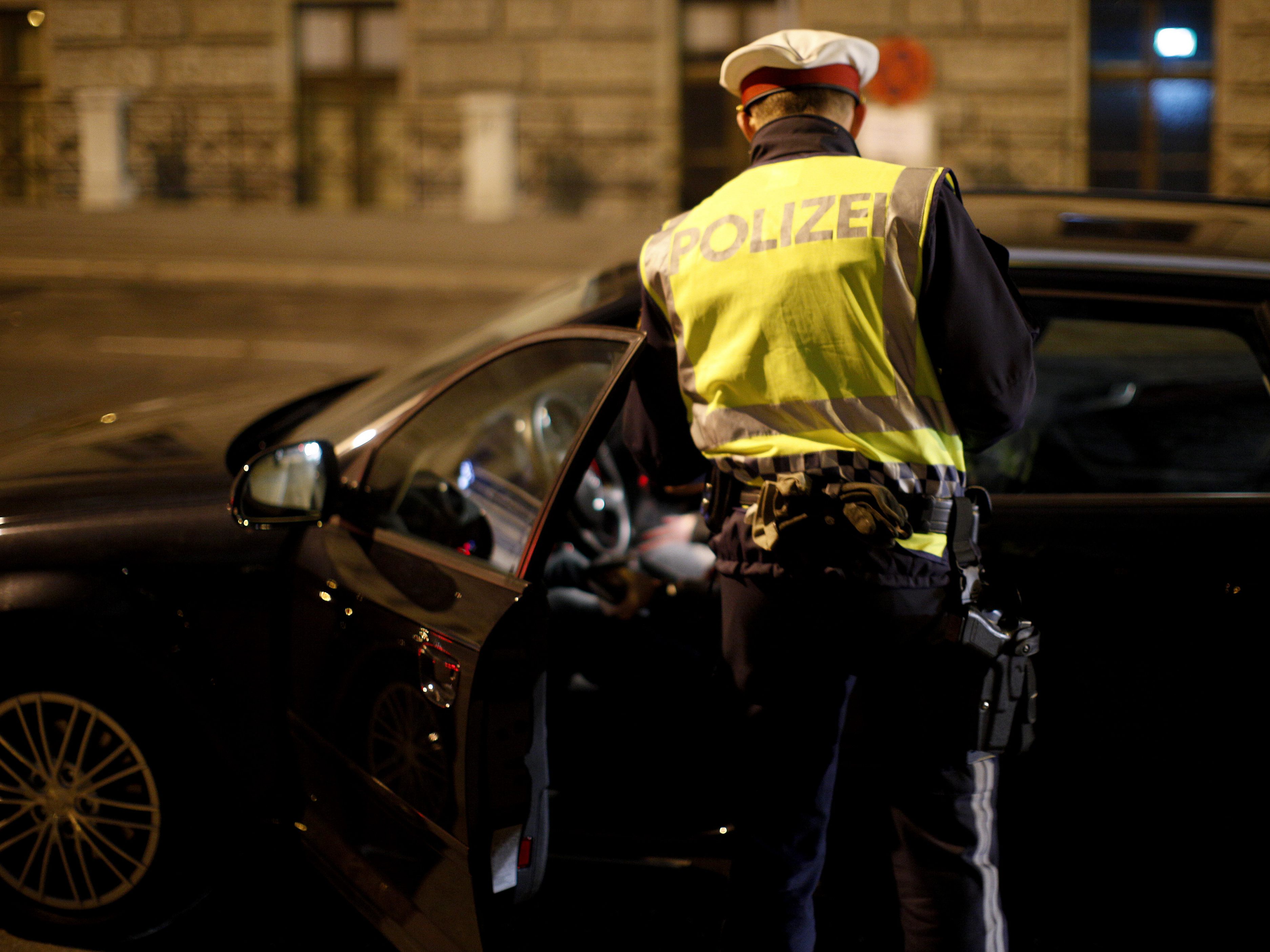 Zwei Männer wurden bei einer Verkehrskontrolle festgenommen.