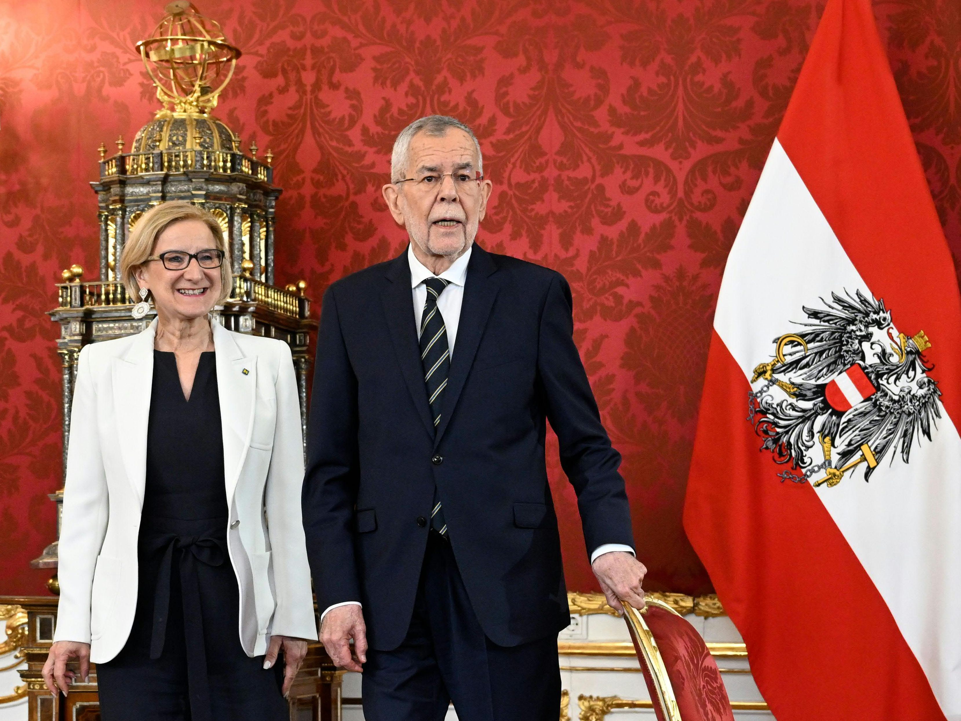 Johanna Mikl-Leitner und Alexander van der Bellen bei der Angelobung am Freitag. Johanna Mikl-Leitner und Alexander van der Bellen bei der Angelobung am Freitag.
