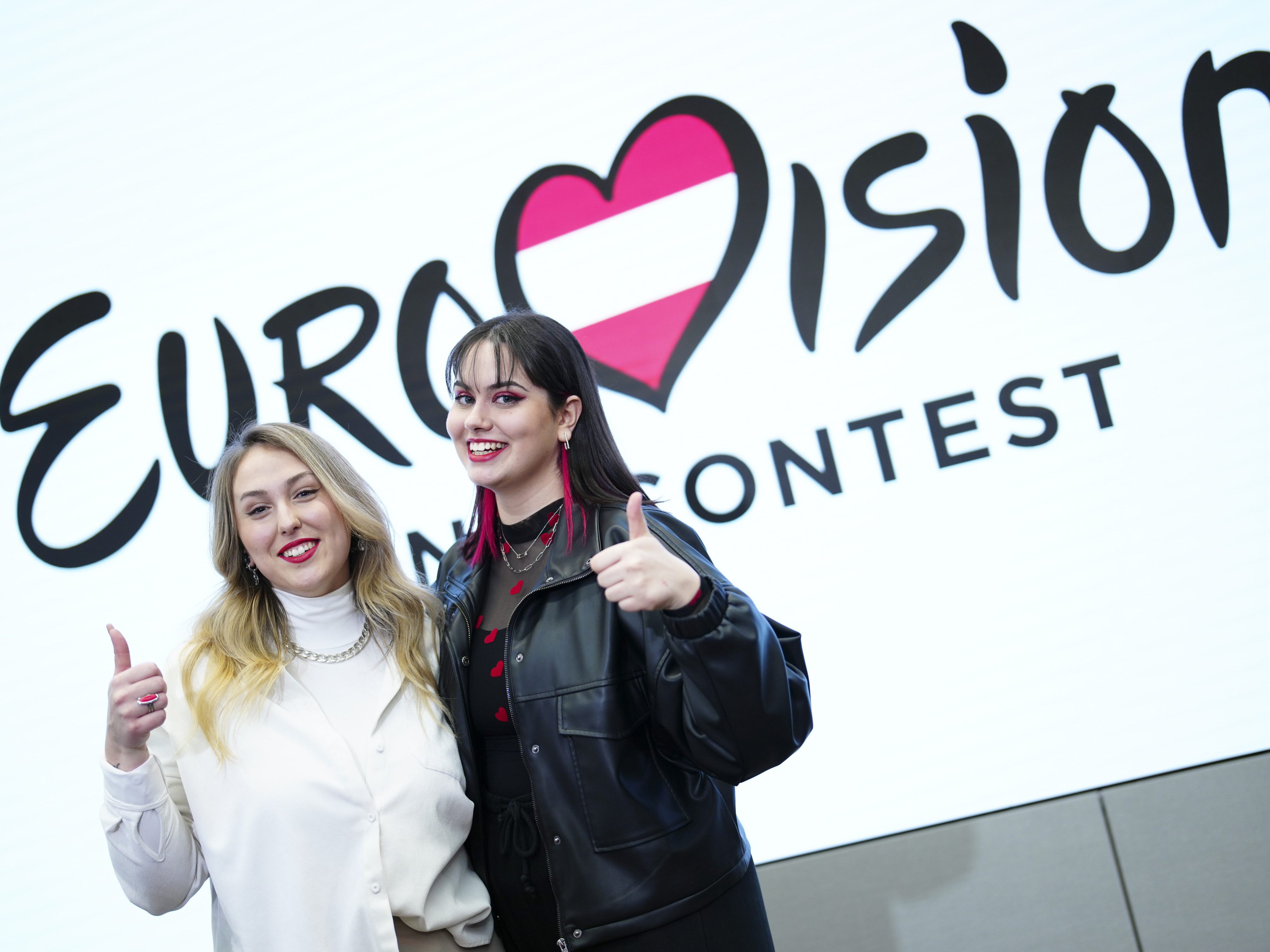 Teya & Salena wollen es mit Startnummer 13 ins ESC-Finale schaffen.