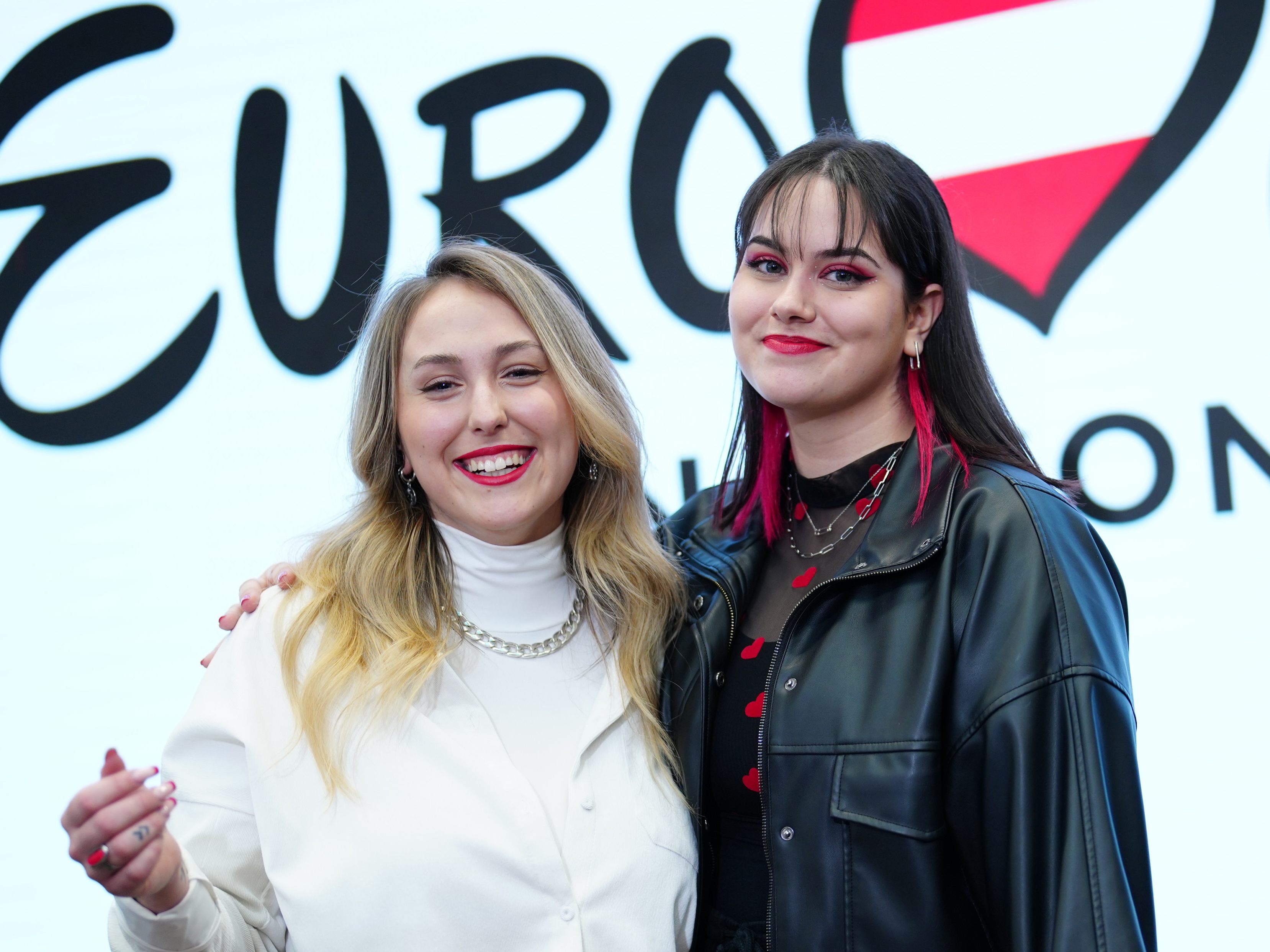Frauenduo Teya & Salena setzt mit "Who the hell is Edgar?" auf eine ungewöhnliche Nummer. Frauenduo Teya & Salena setzt mit "Who the hell is Edgar?" auf eine ungewöhnliche Nummer.