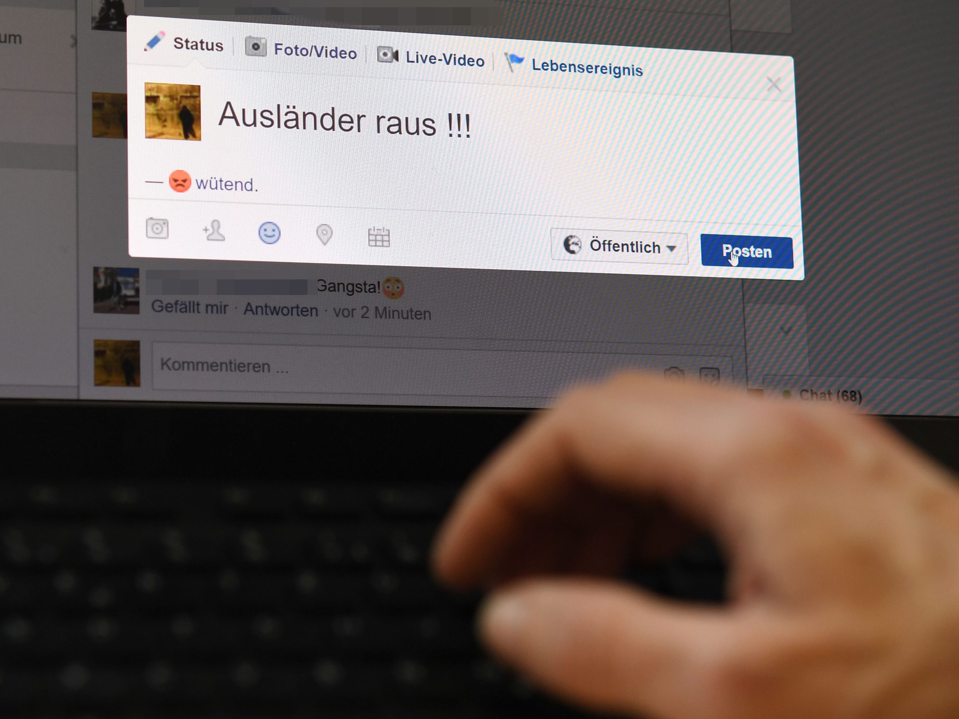Mitglieder des "No Hate Speech"-Komitees fordern von der Regierung einen Nationalen Aktionsplan gegen Rassismus. Mitglieder des "No Hate Speech"-Komitees fordern von der Regierung einen Nationalen Aktionsplan gegen Rassismus.