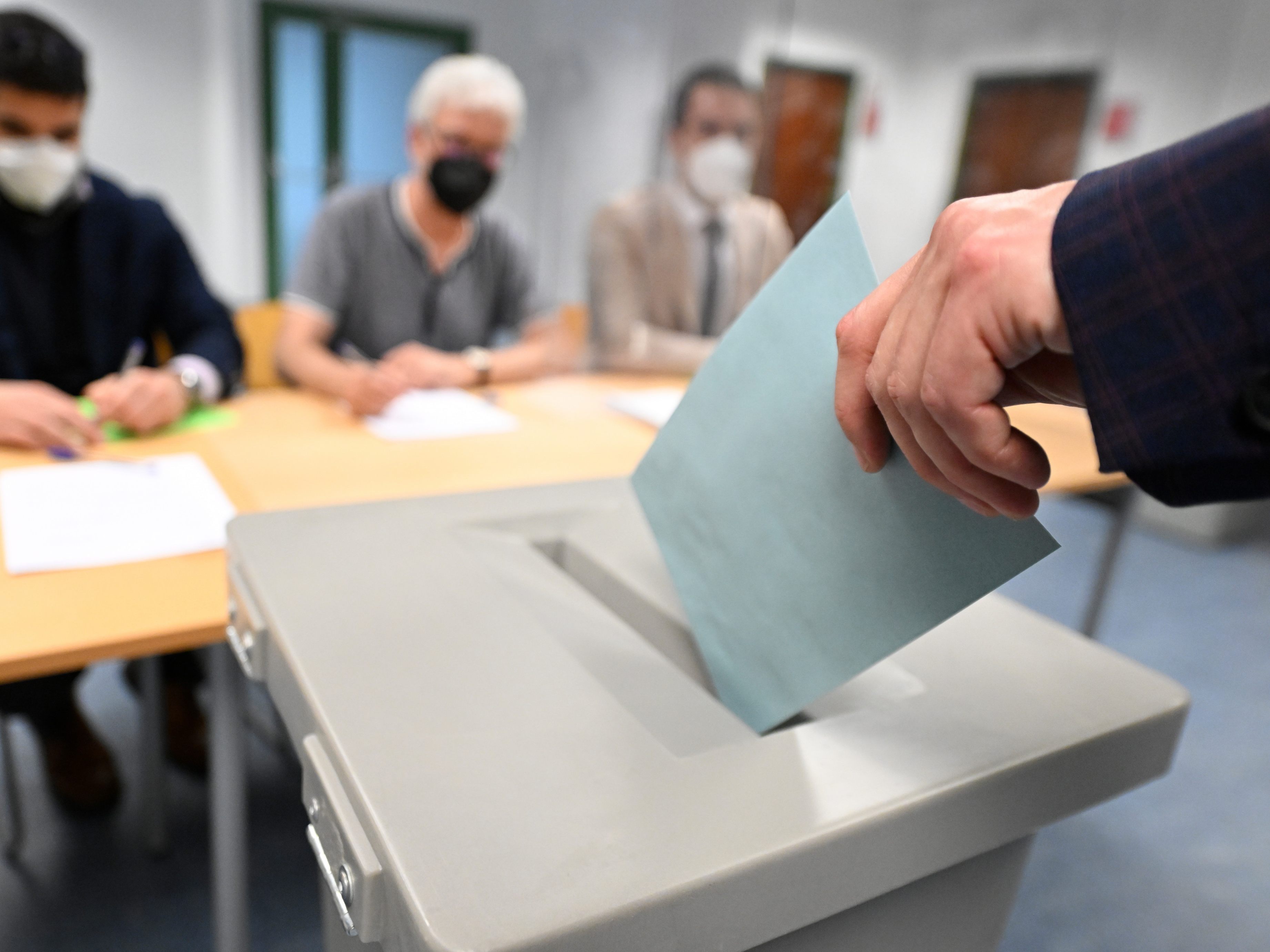 In Klagenfurt und Villach öffnen die Wahllokale schon um 7 Uhr.