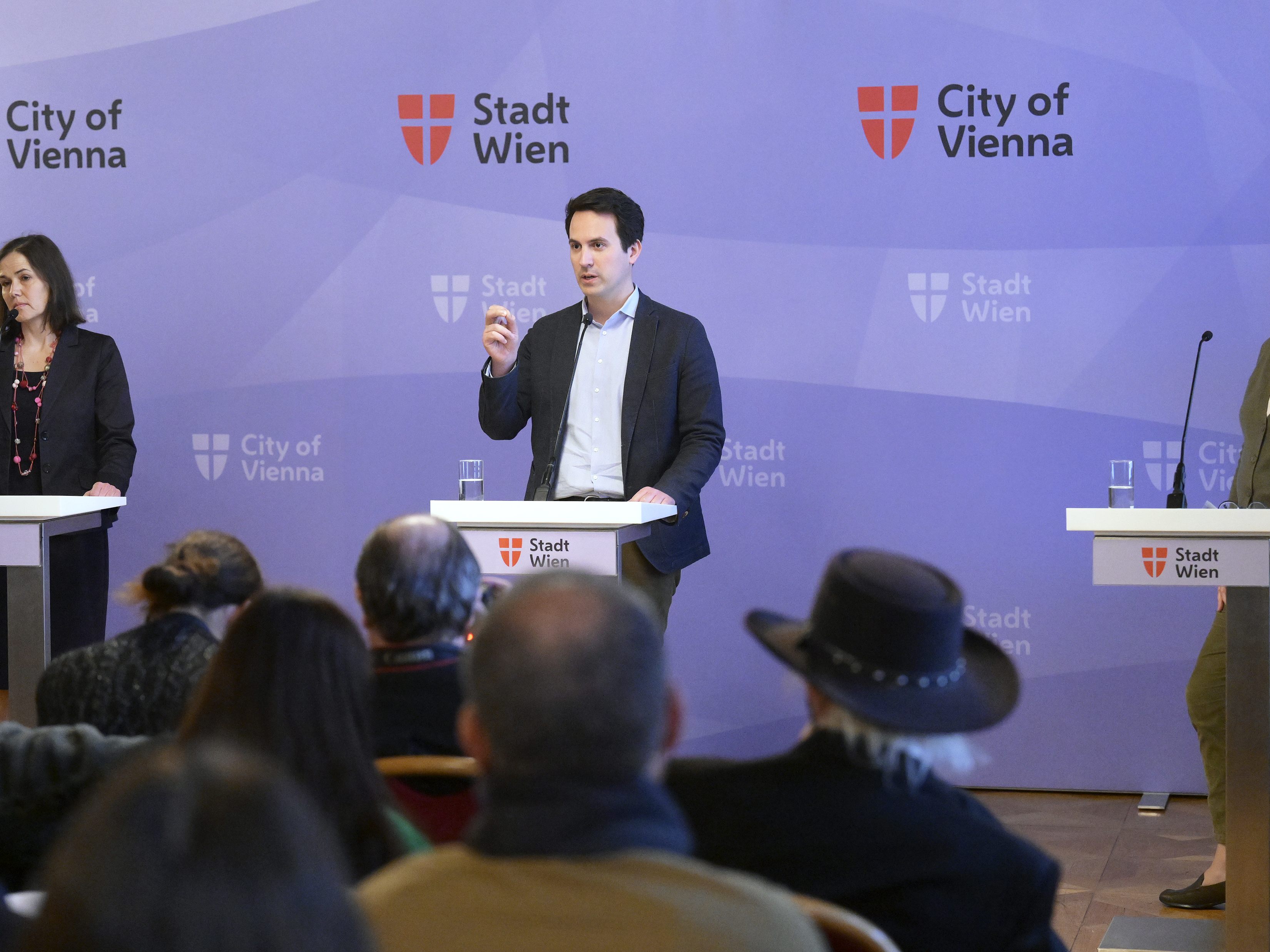 Wiederkehr bei Medientermin zum Thema "Verstärkter Kinderschutz in Wiener Kindergärten".