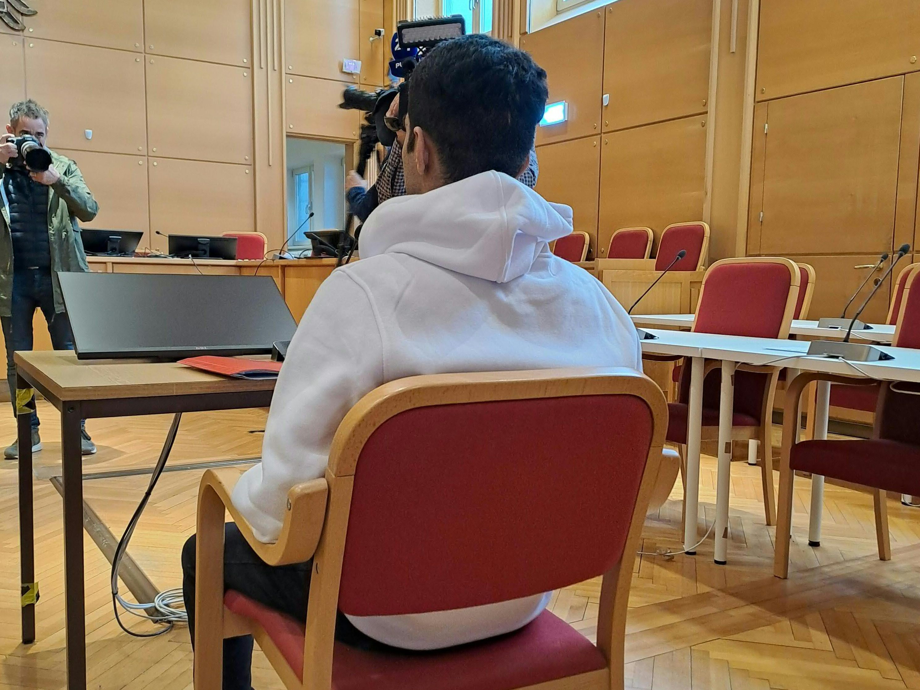 Ein 22-Jähriger musste sich wegen den Halloween-Krawallen in Linz vor Gericht verantworten. Ein 22-Jähriger musste sich wegen den Halloween-Krawallen in Linz vor Gericht verantworten.