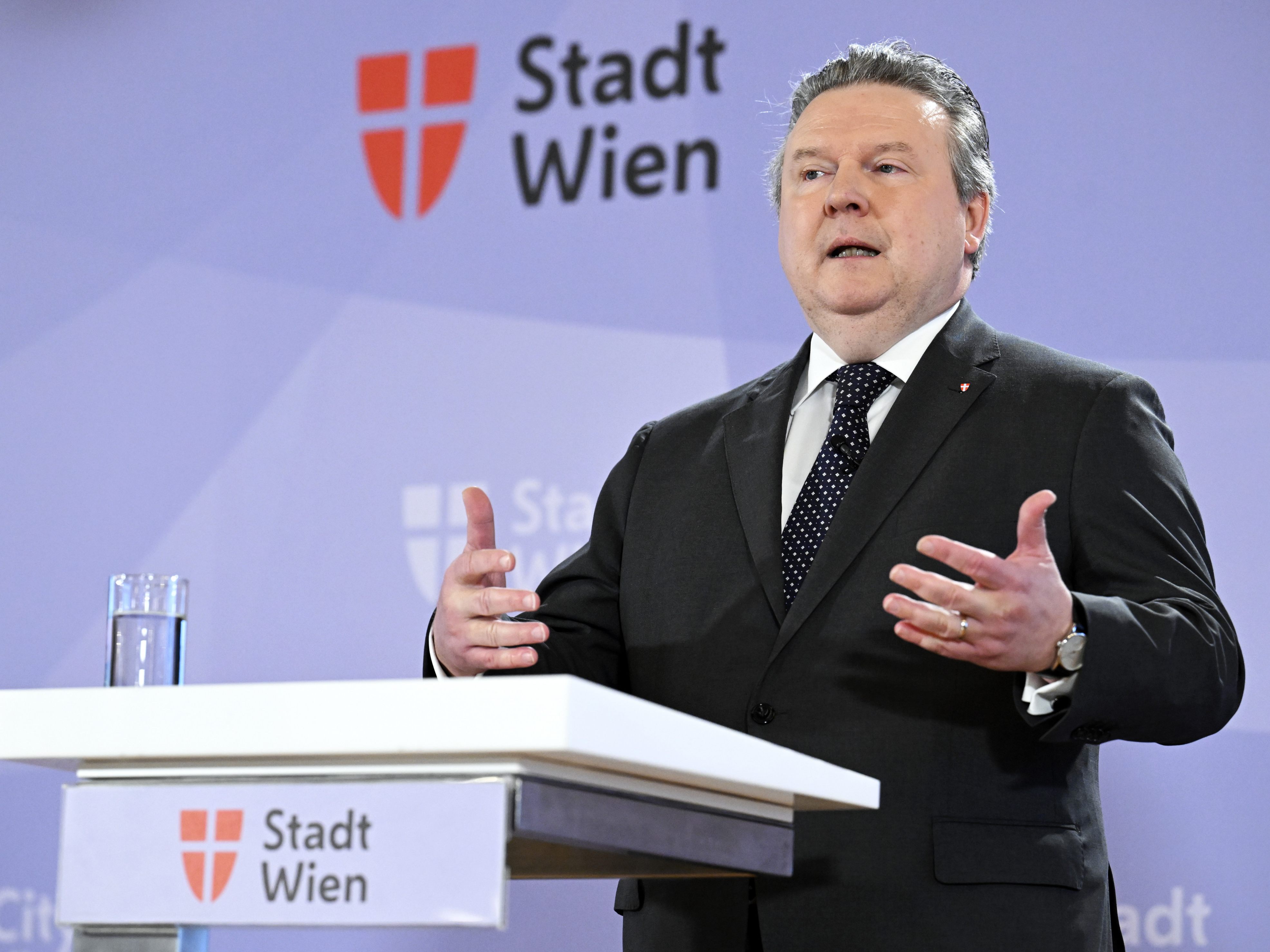 Wiens Bürgermeister Michael Ludwig (SPÖ) sprach sich für eine Mitgliederbefragung in der SPÖ erst nach der Salzburger Landtagswahl 2023 aus.