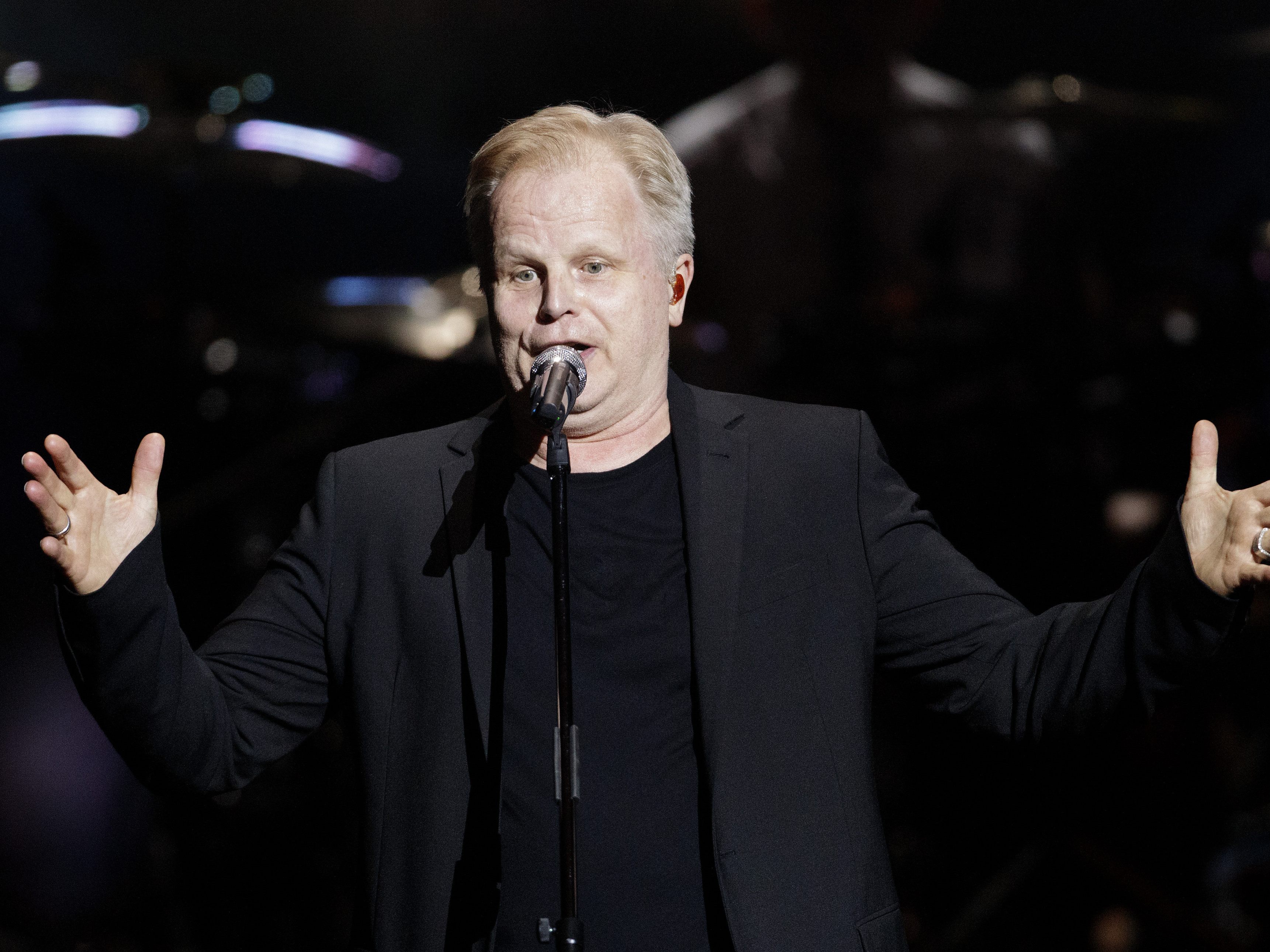 Grönemeyer spielte mit "Das ist los" sein 17. Studioalbum ein. Grönemeyer spielte mit "Das ist los" sein 17. Studioalbum ein.