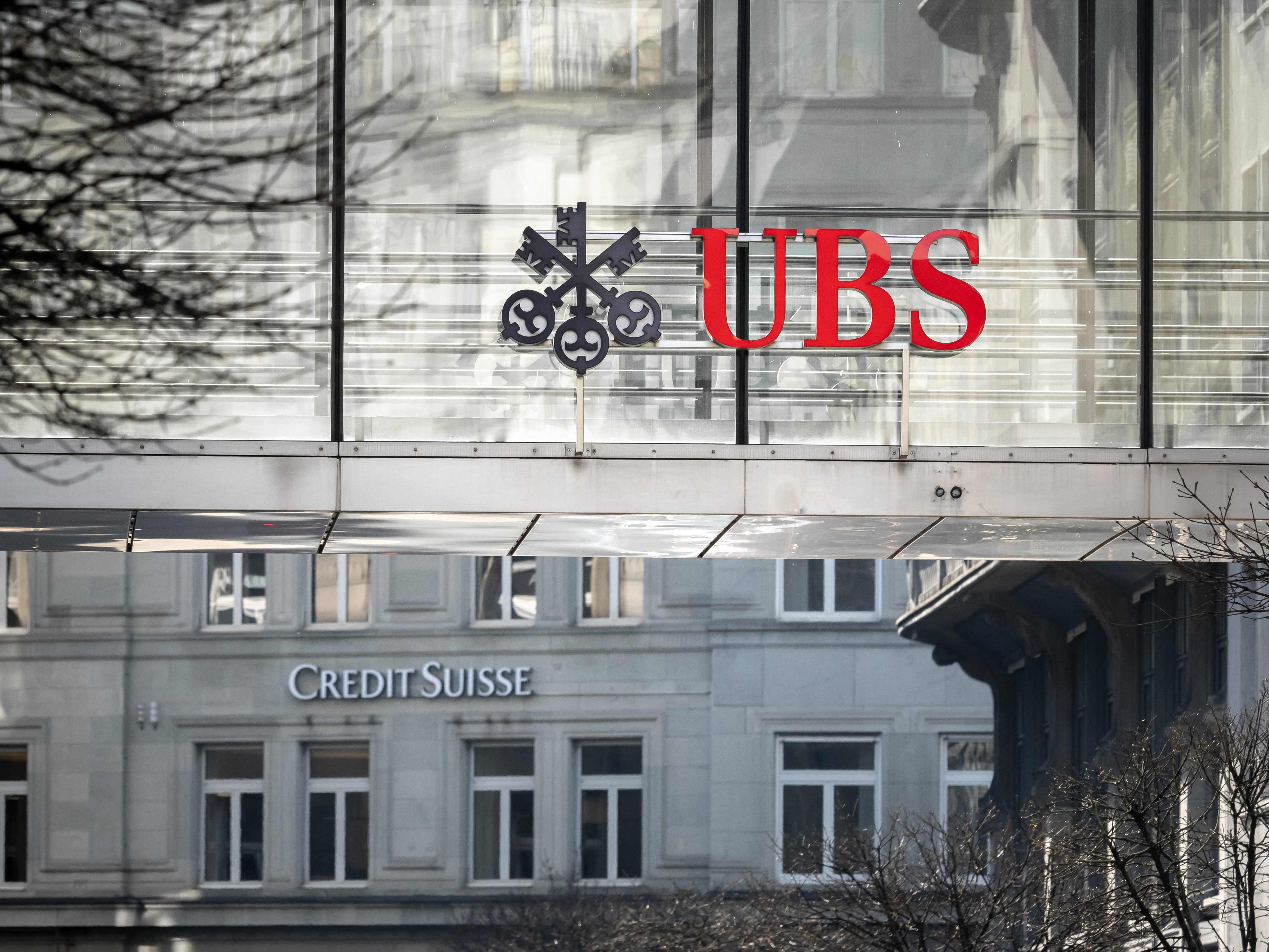 Finanzexperten hegen Bedenken gegen neue "Monster-Bank" UBS. Finanzexperten hegen Bedenken gegen neue "Monster-Bank" UBS.