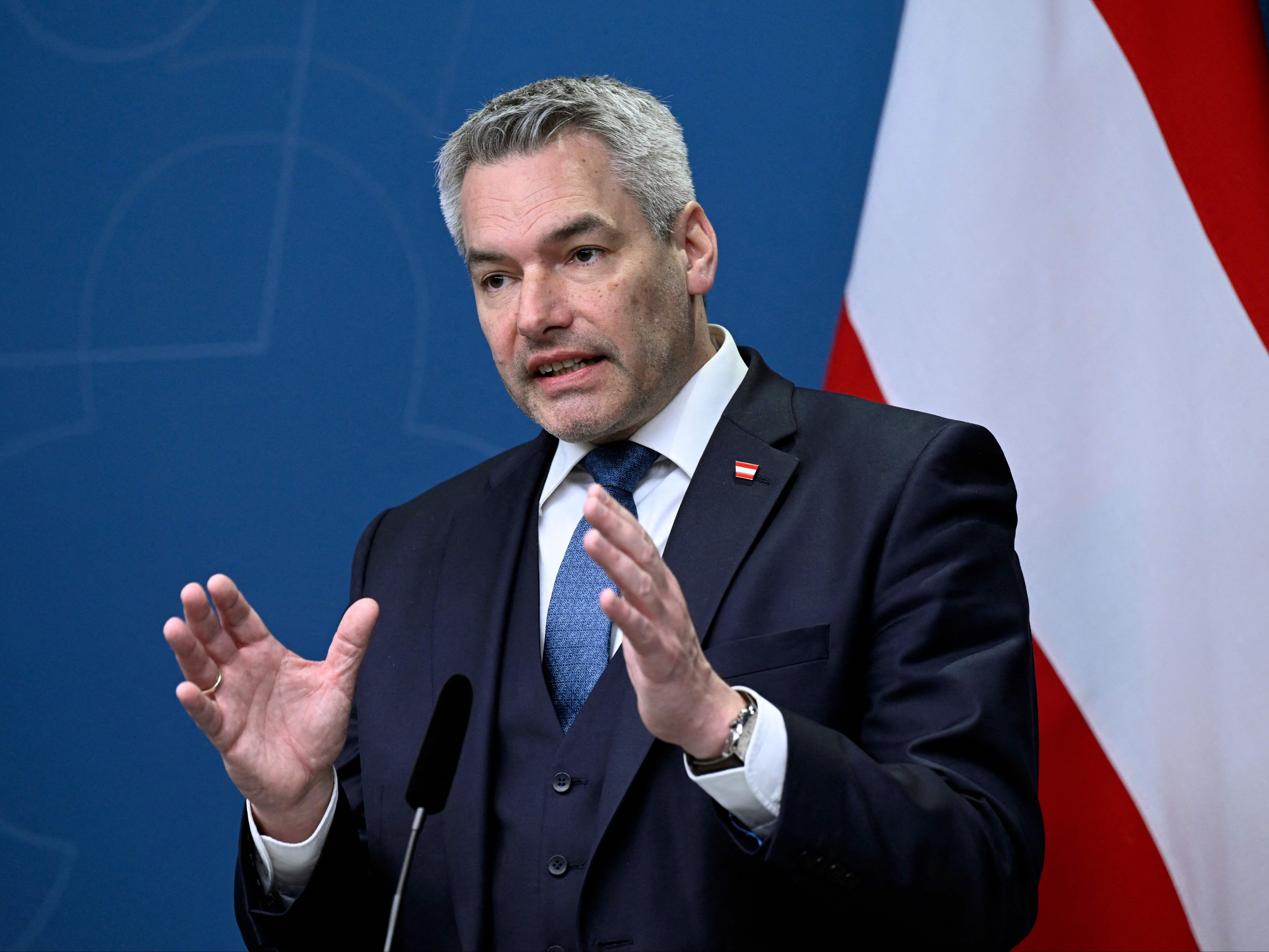 Nehammer will den Erhalt von Sozialleistungen an Bedingungen knüpfen. Nehammer will den Erhalt von Sozialleistungen an Bedingungen knüpfen.