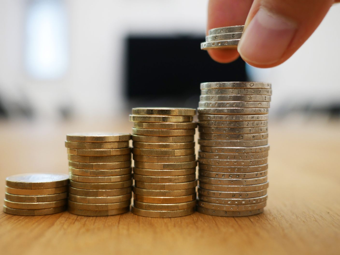 Die Kredite werden teurer und der Druck auf Bezieher von Krediten mit variabler Verzinsung steigt. Die Kredite werden teurer und der Druck auf Bezieher von Krediten mit variabler Verzinsung steigt.