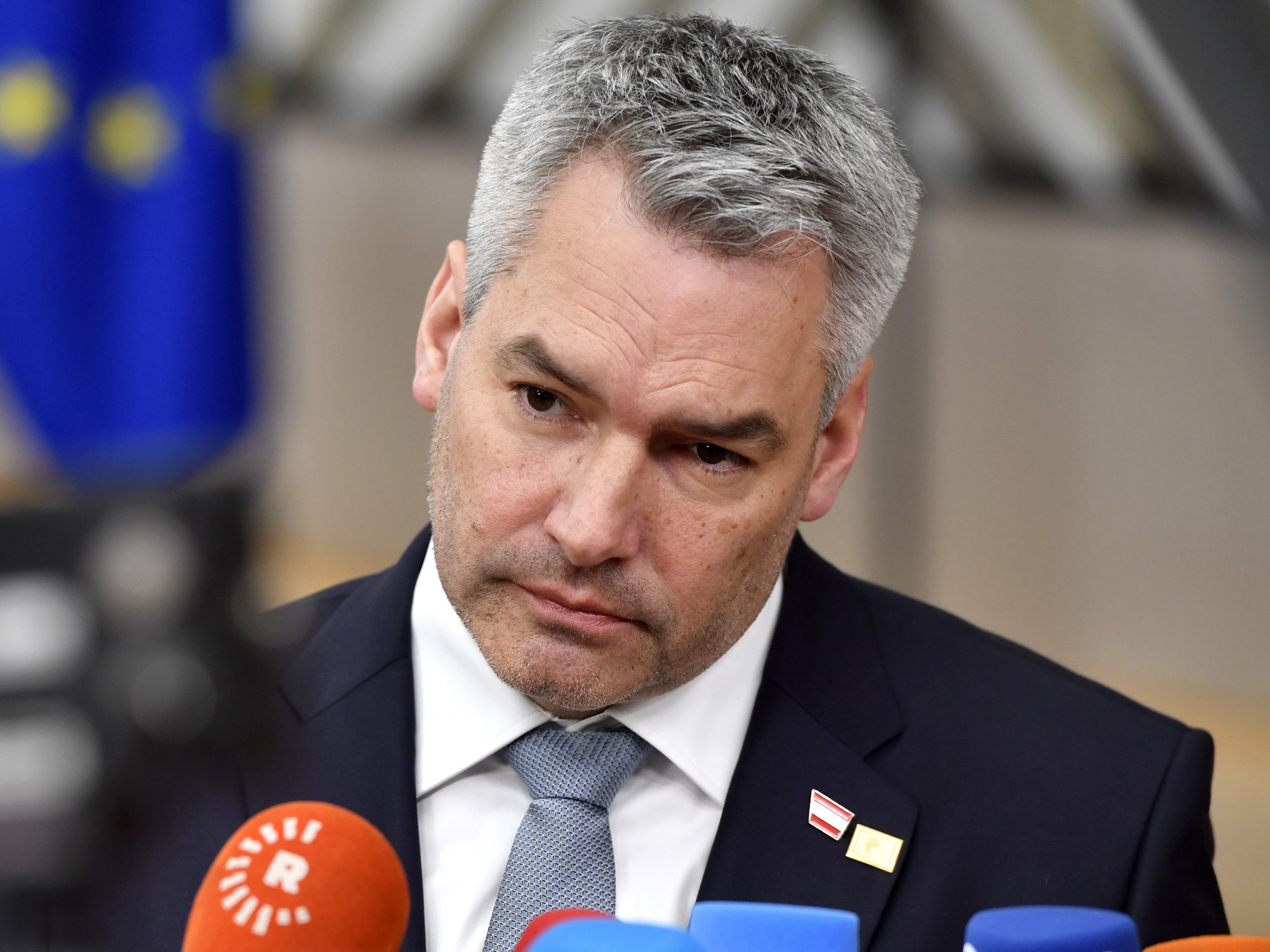 Bundeskanzler Nehammer ist weiter für E-Fuels. Bundeskanzler Nehammer ist weiter für E-Fuels.