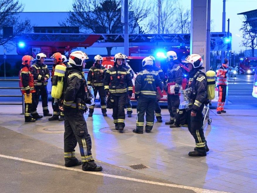 In einem Einkaufszentrum in Wien-Floridsdorf ist ein Brand ausgebrochen. In einem Einkaufszentrum in Wien-Floridsdorf ist ein Brand ausgebrochen.