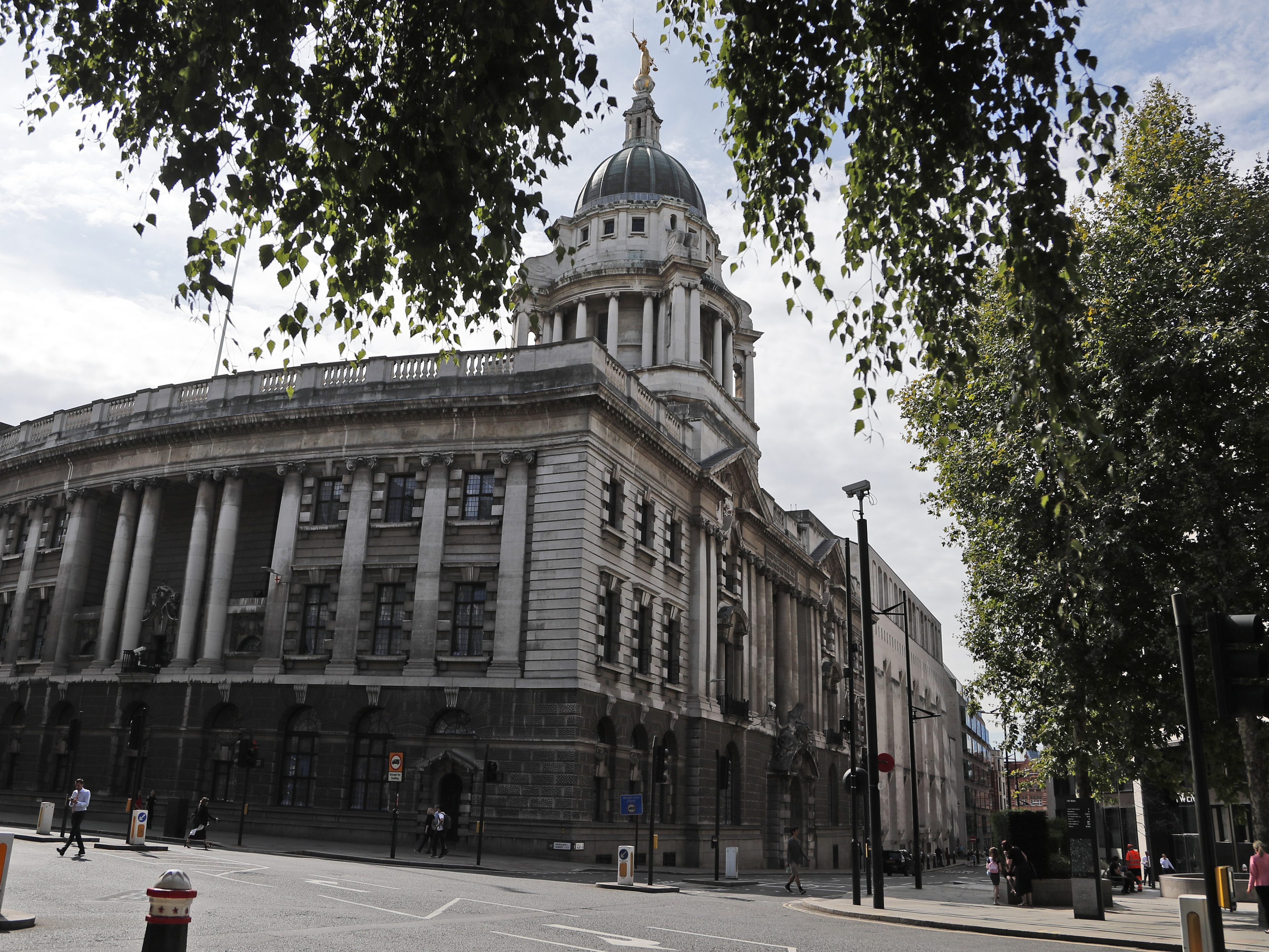 Am Freitag erschien der im Februar in London wegen Terrorverdachts festgenommene Österreicher vor dem "Old Bailey". Am Freitag erschien der im Februar in London wegen Terrorverdachts festgenommene Österreicher vor dem "Old Bailey".