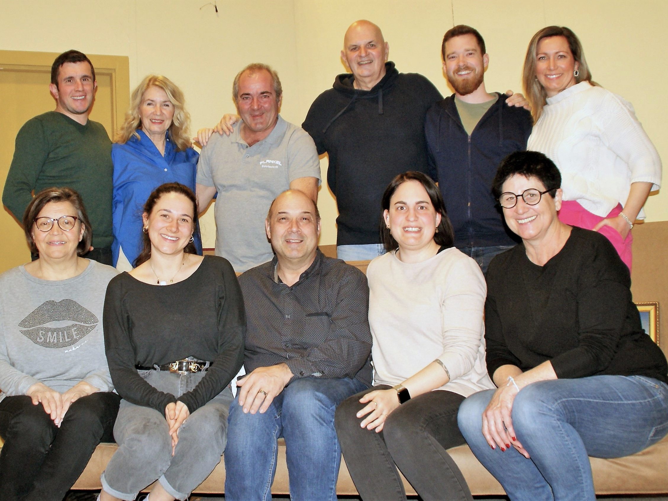 Das 11-köpfige Team haucht der Theaterkultur in Buch wieder ordentlich Leben ein.