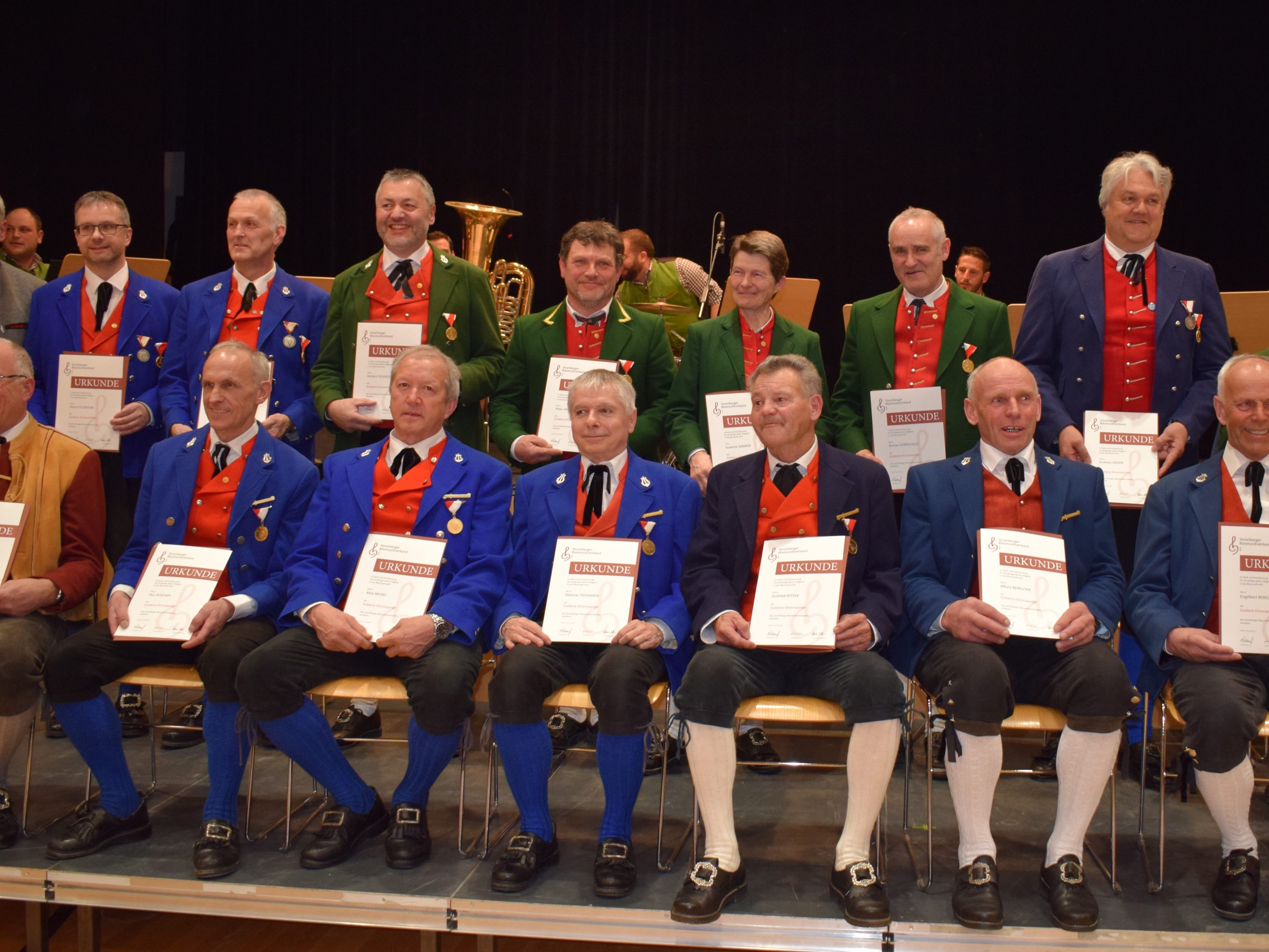 Hohe Auszeichnungen für langjährige Musikantinnen und Musikanten.